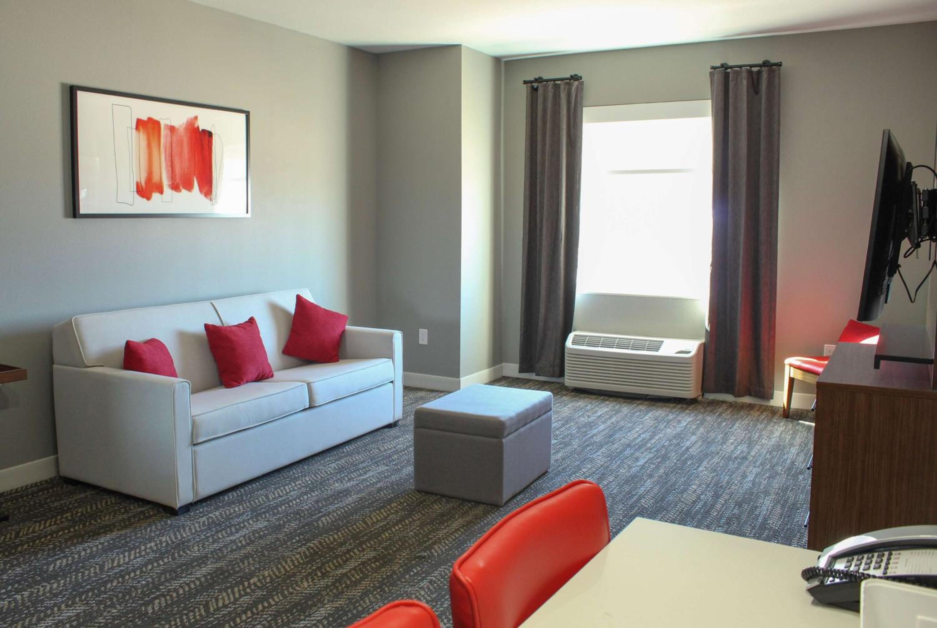 One-Bedroom Queen Suite - Non-Smoking - Photo 1