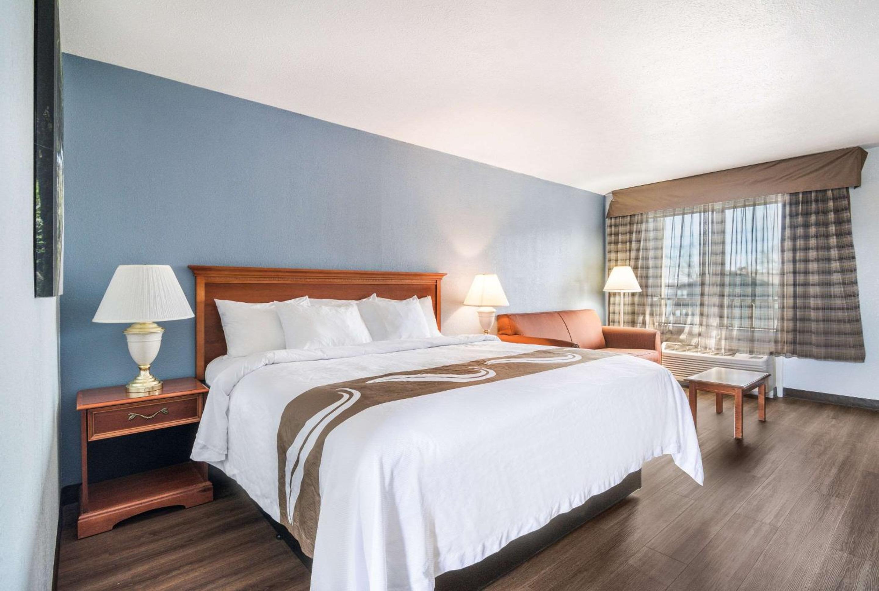 King Room Lake Front - Non Smoking/Top Floor - Photo 1