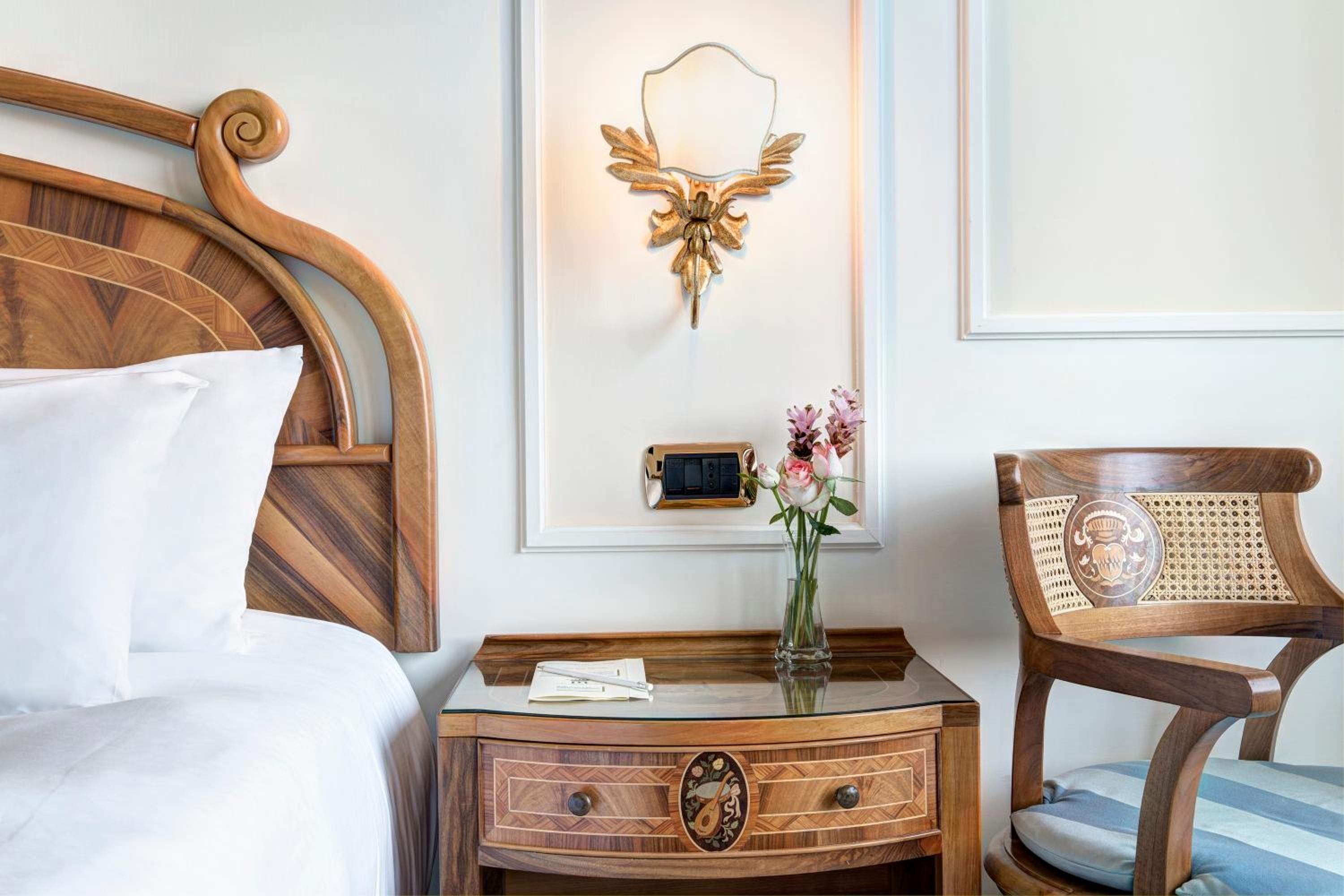 Premier Double or Twin Room with Sea View - Photo 4