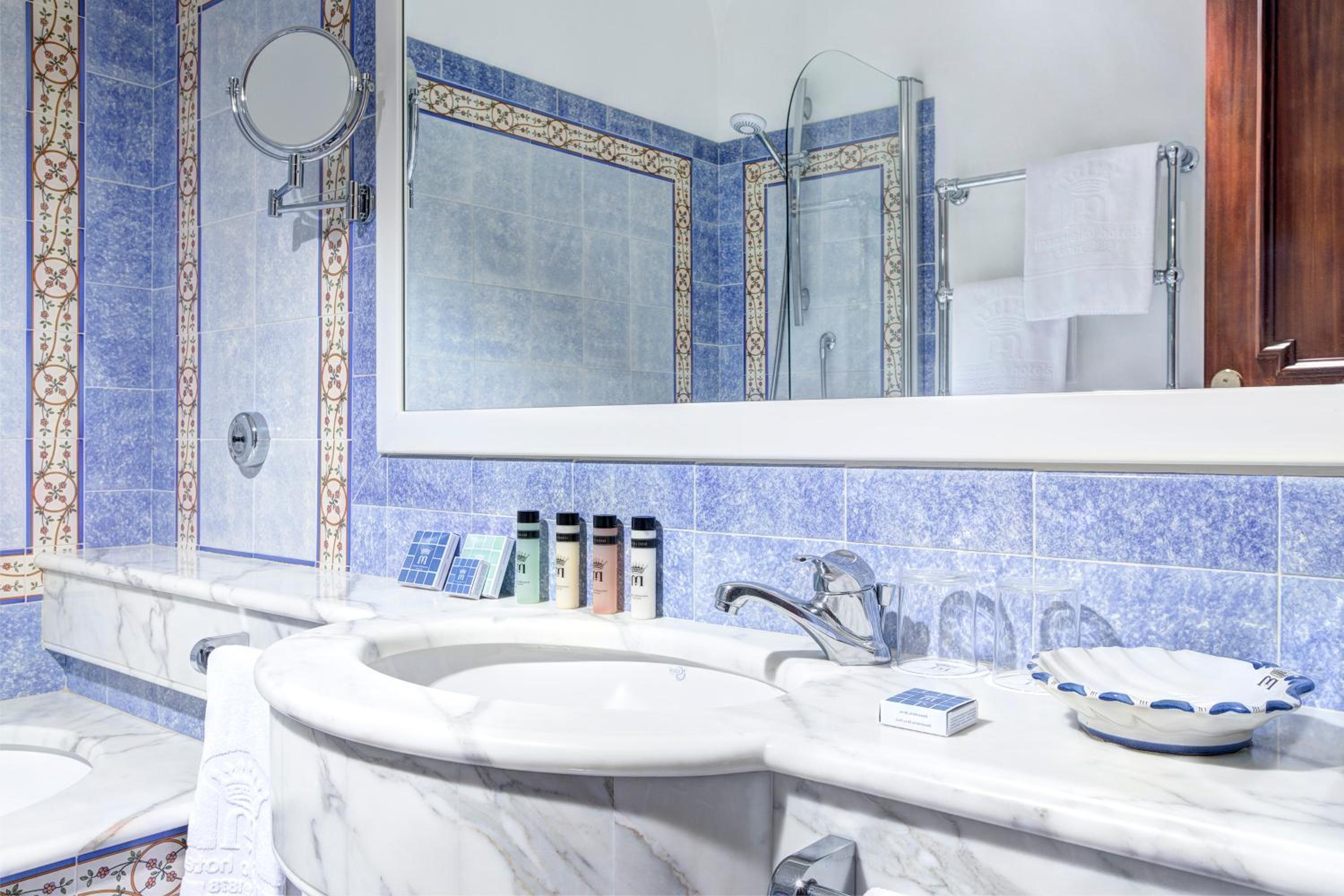 Premier Double or Twin Room with Sea View - Photo 2