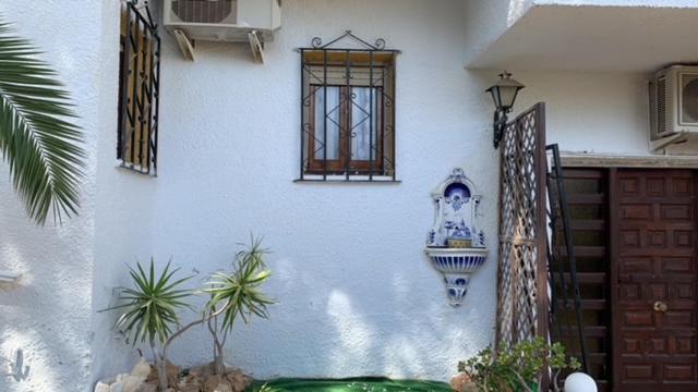 Five-Bedroom House - Photo 20