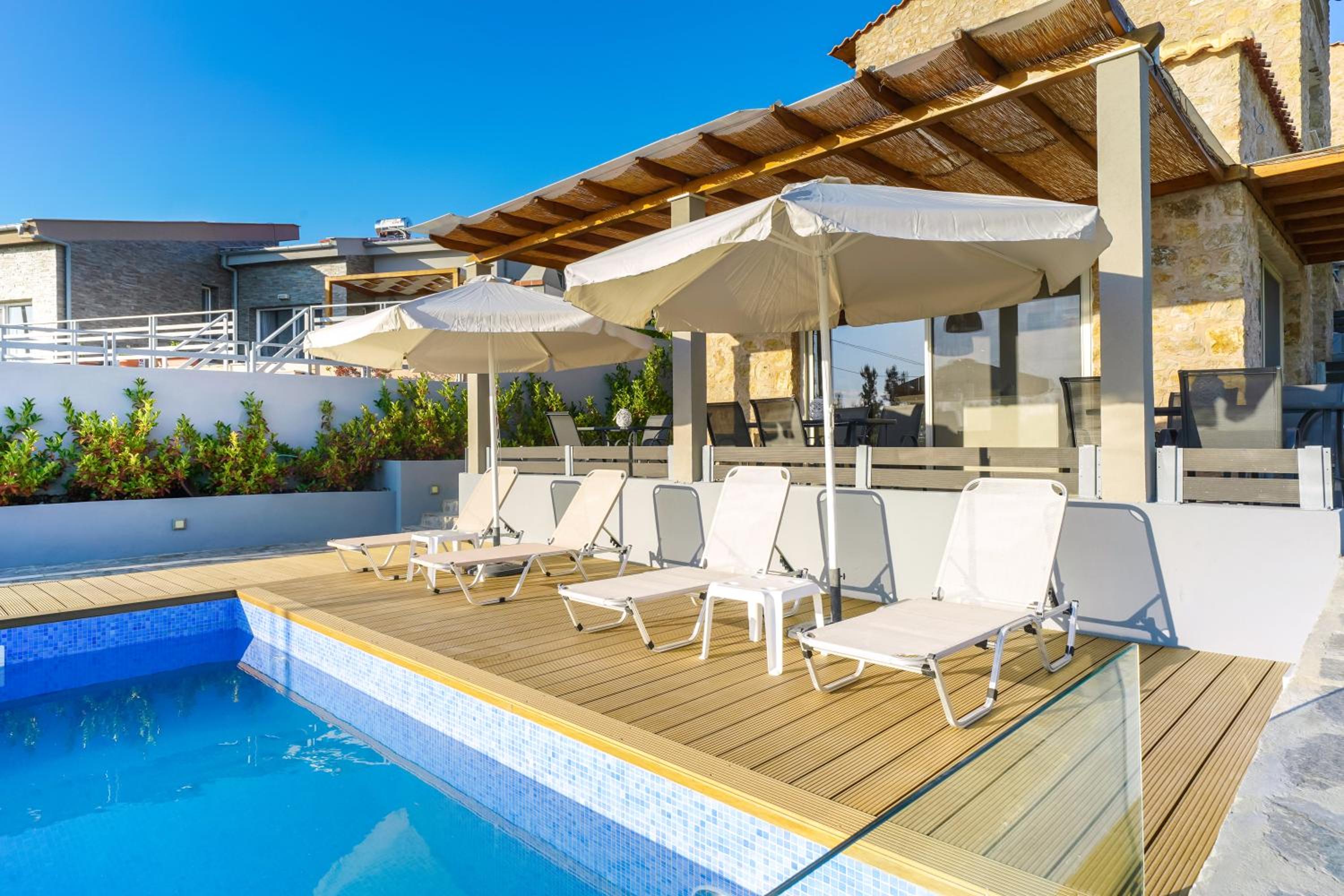 Deluxe Double Room with Side Sea View