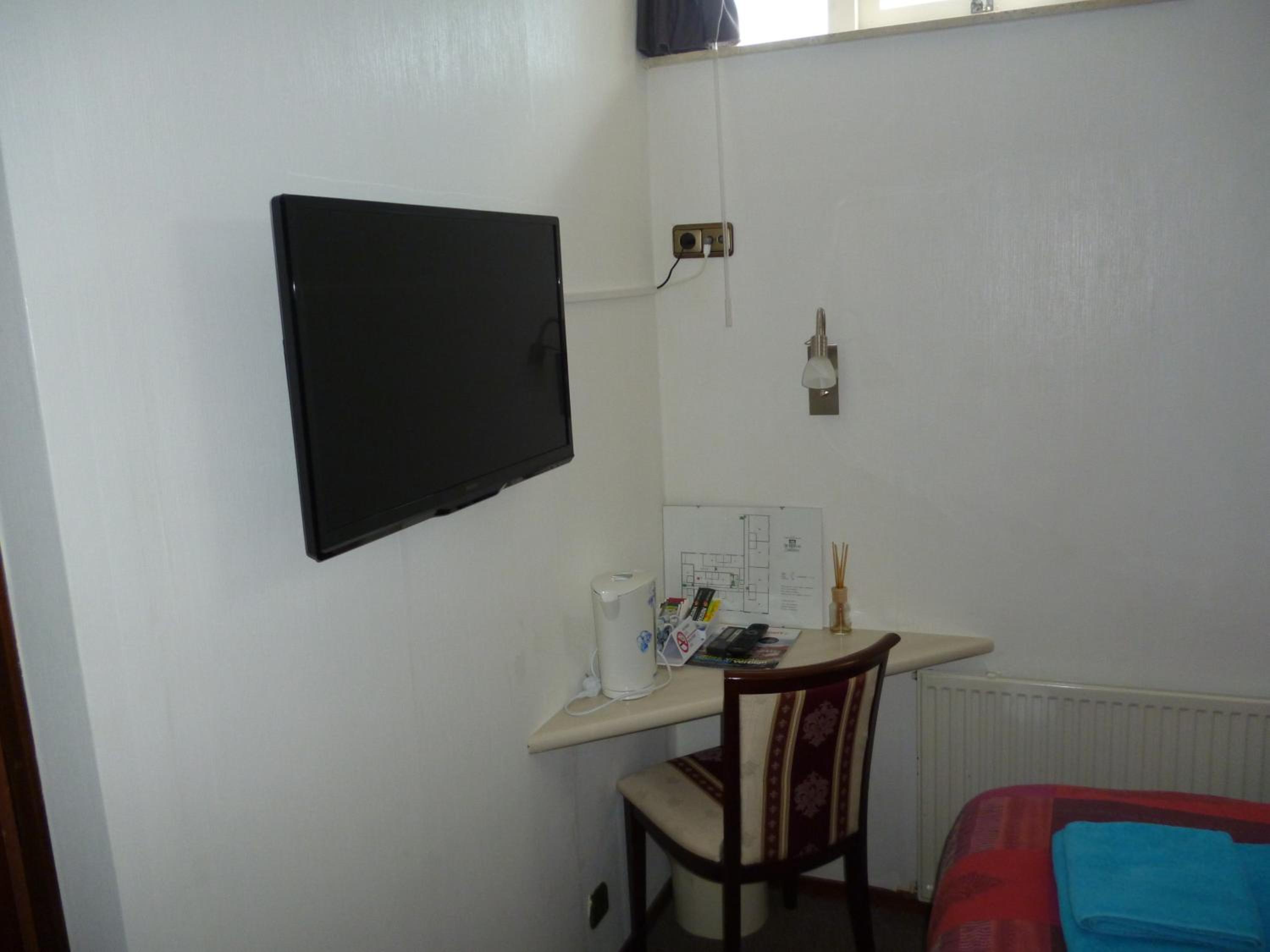 Basic Double Room photo 3