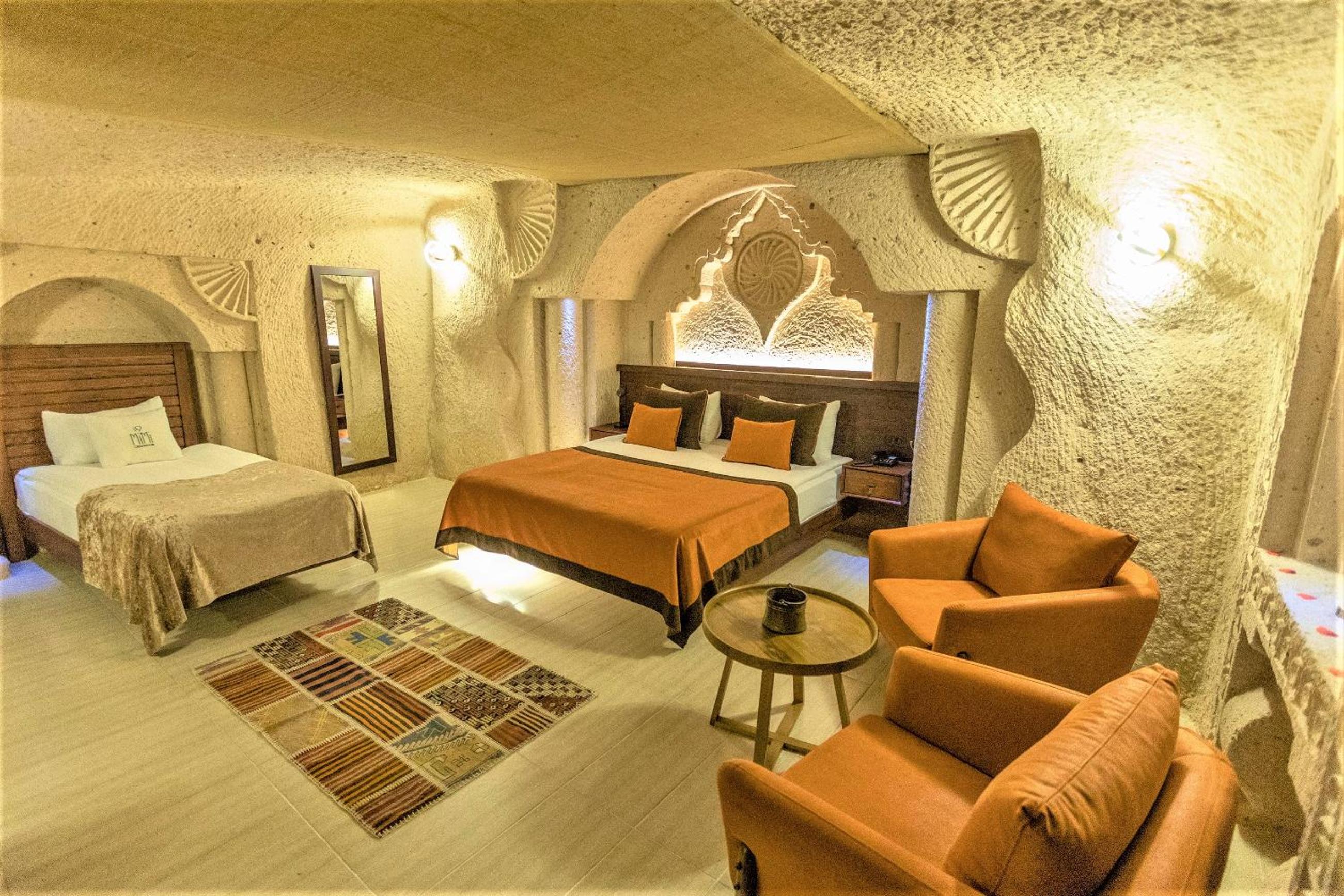 Honeymoon Cave Suite with Spa Bath photo 1