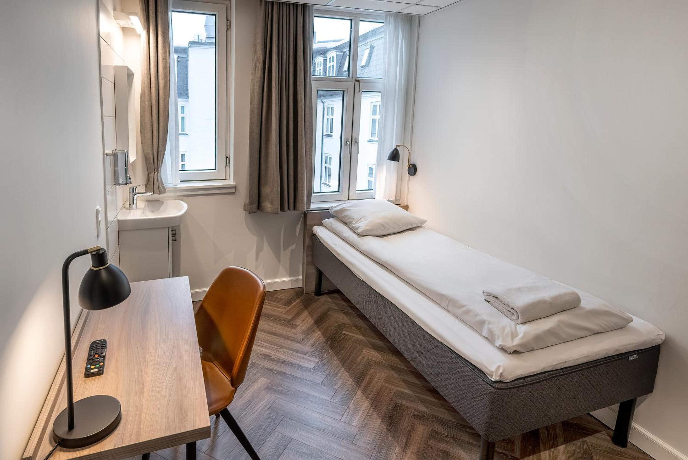 Single Room with Shared Bathroom photo 1
