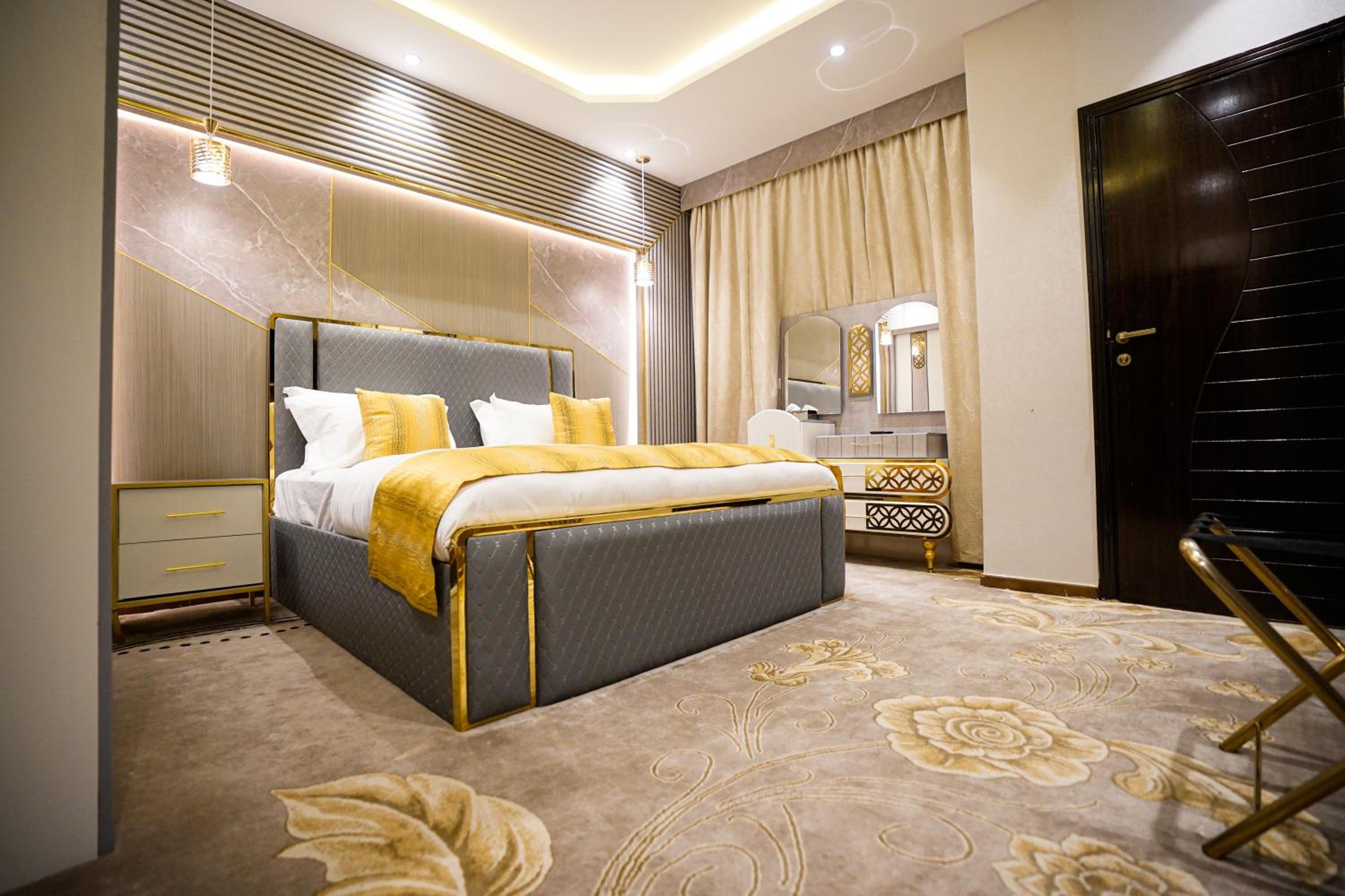 One-Bedroom Apartment - Photo 6