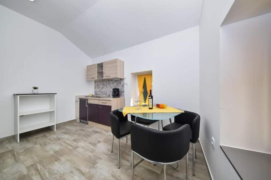 Apartment photo 2