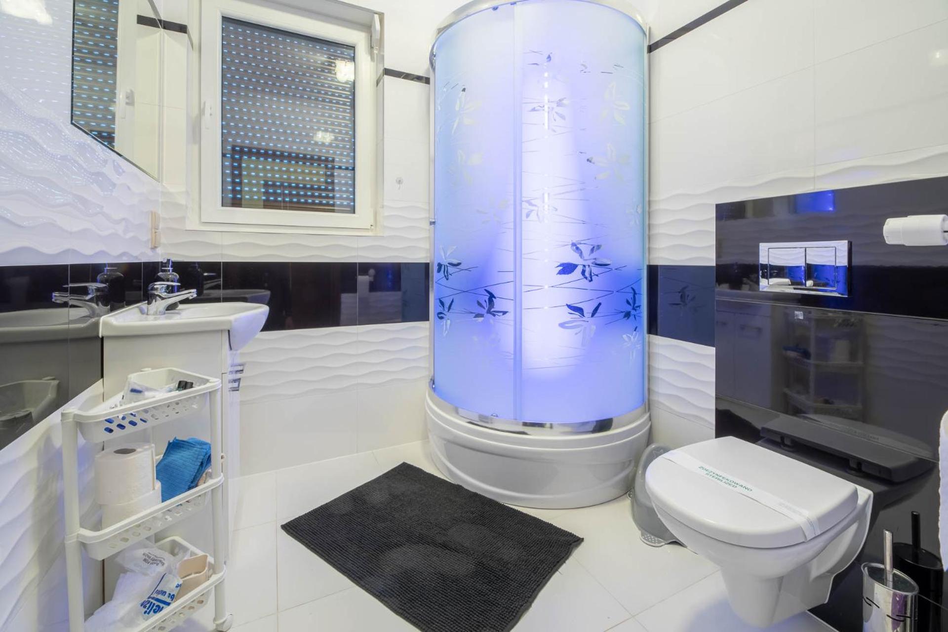 Triple Room with Private Bathroom photo 3