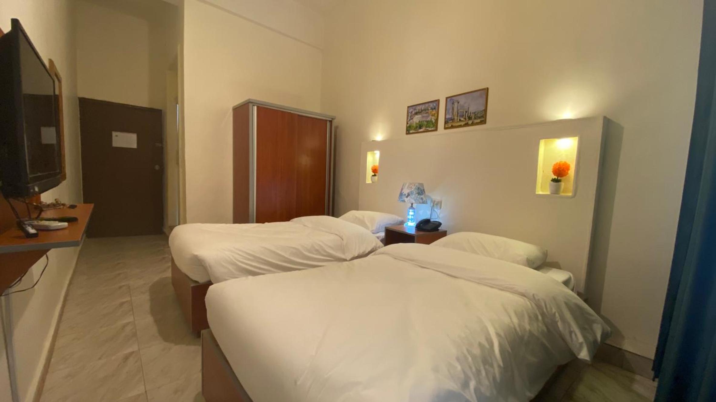 Standard Twin Room - Photo 1