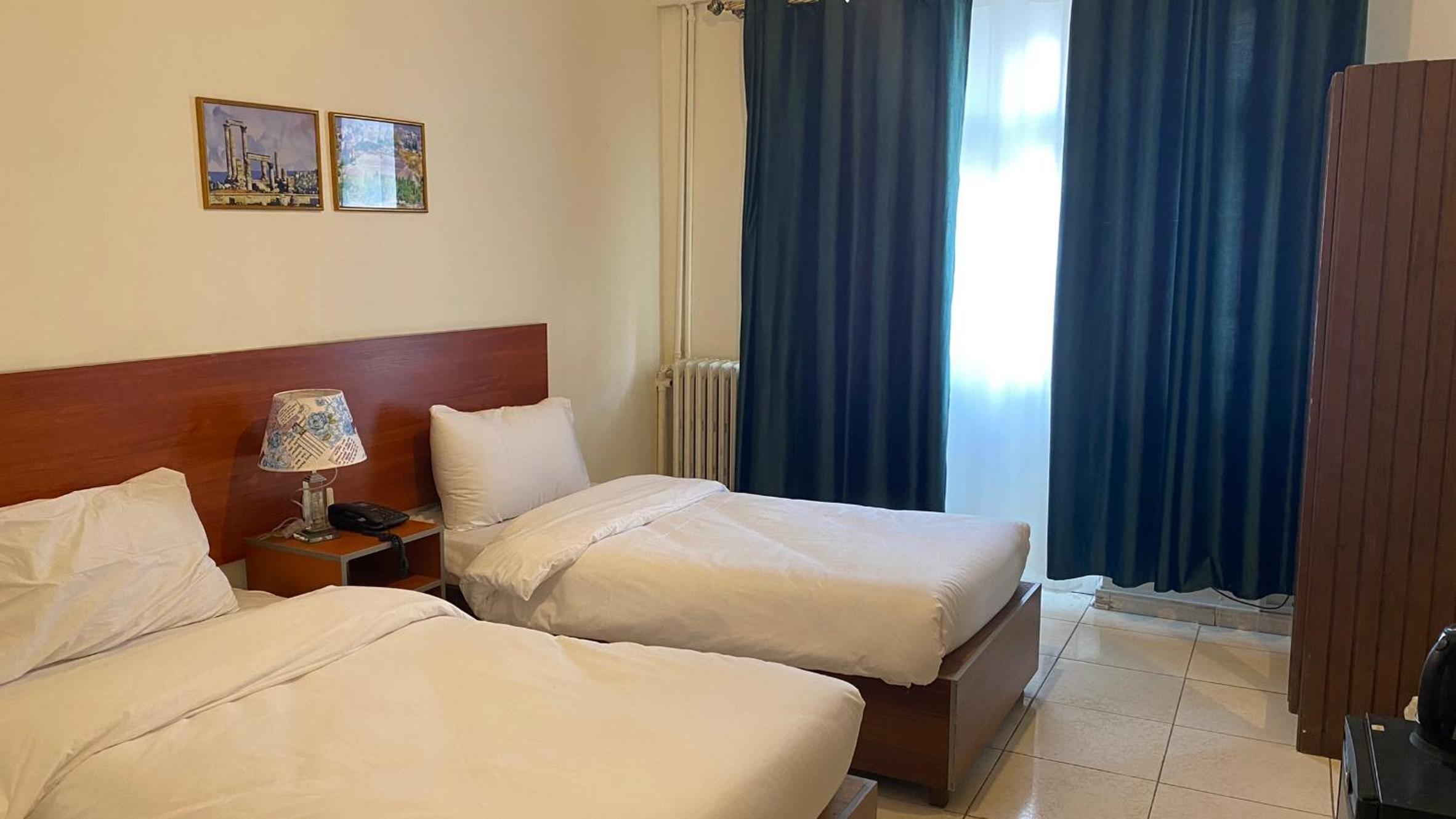 Standard Twin Room - Photo 5