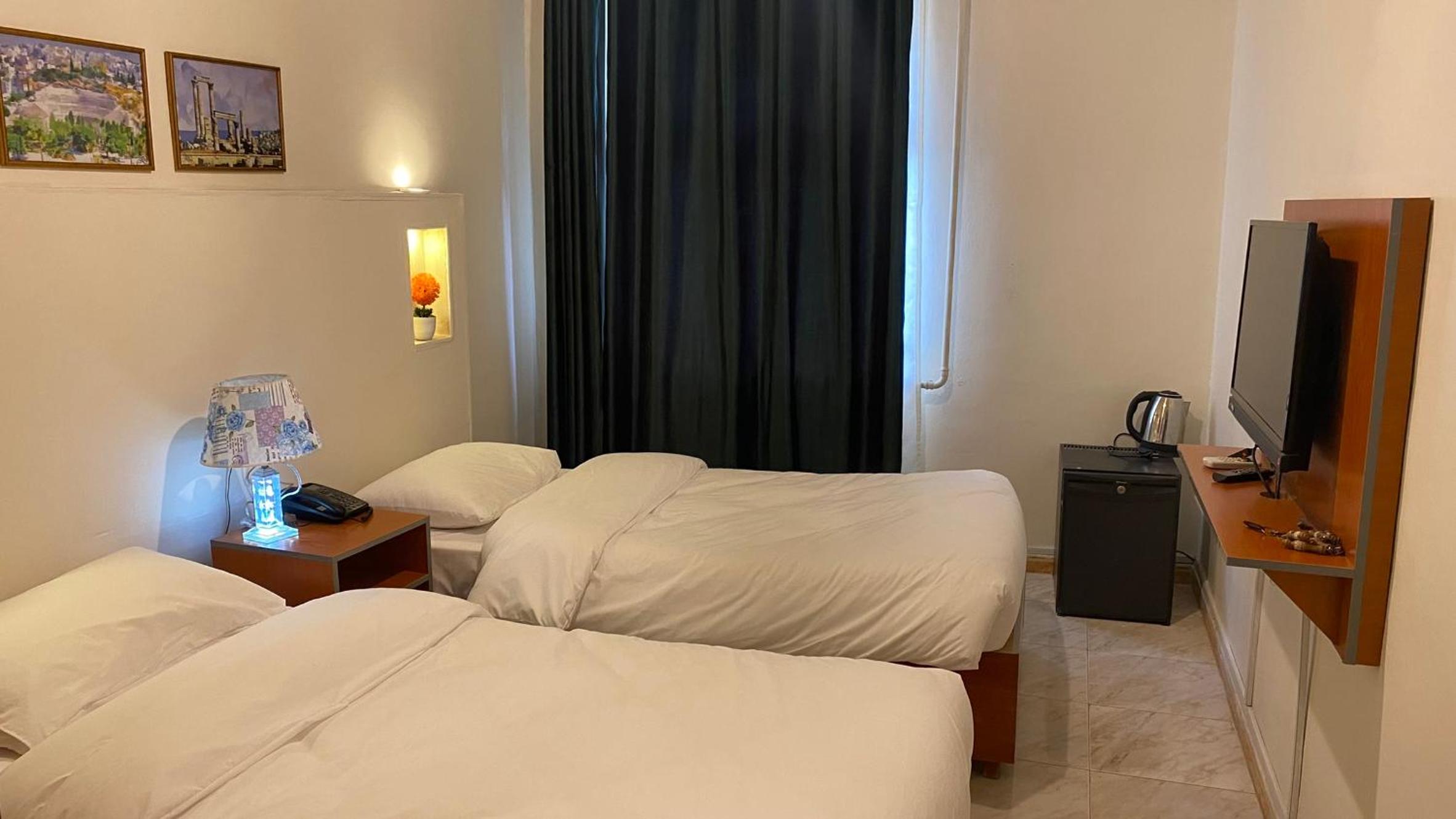 Standard Twin Room - Photo 6