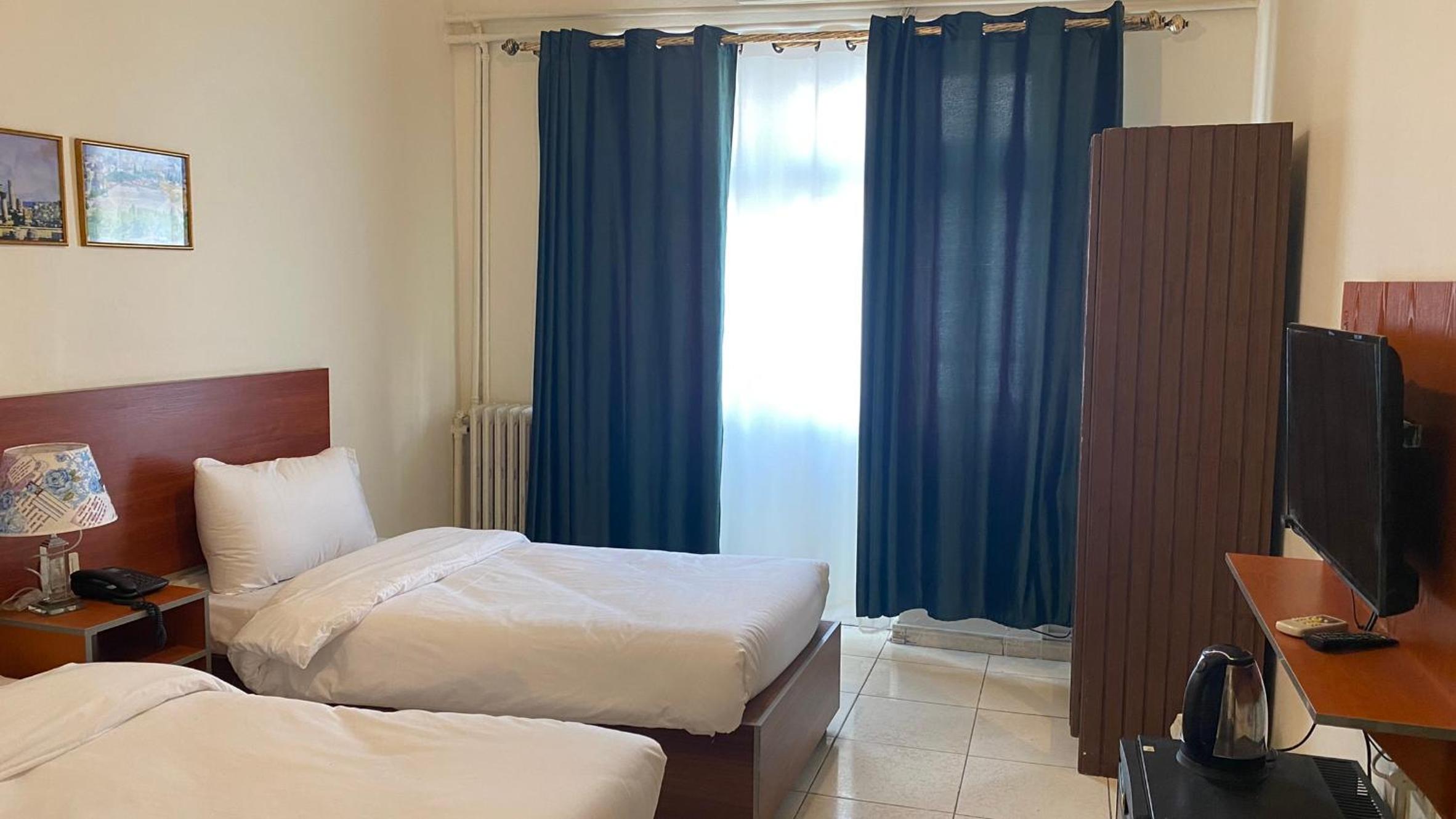 Standard Twin Room - Photo 7