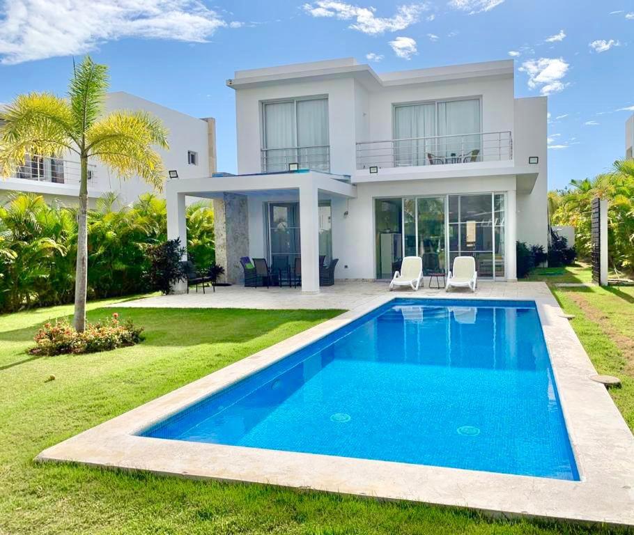 Villa photo 2