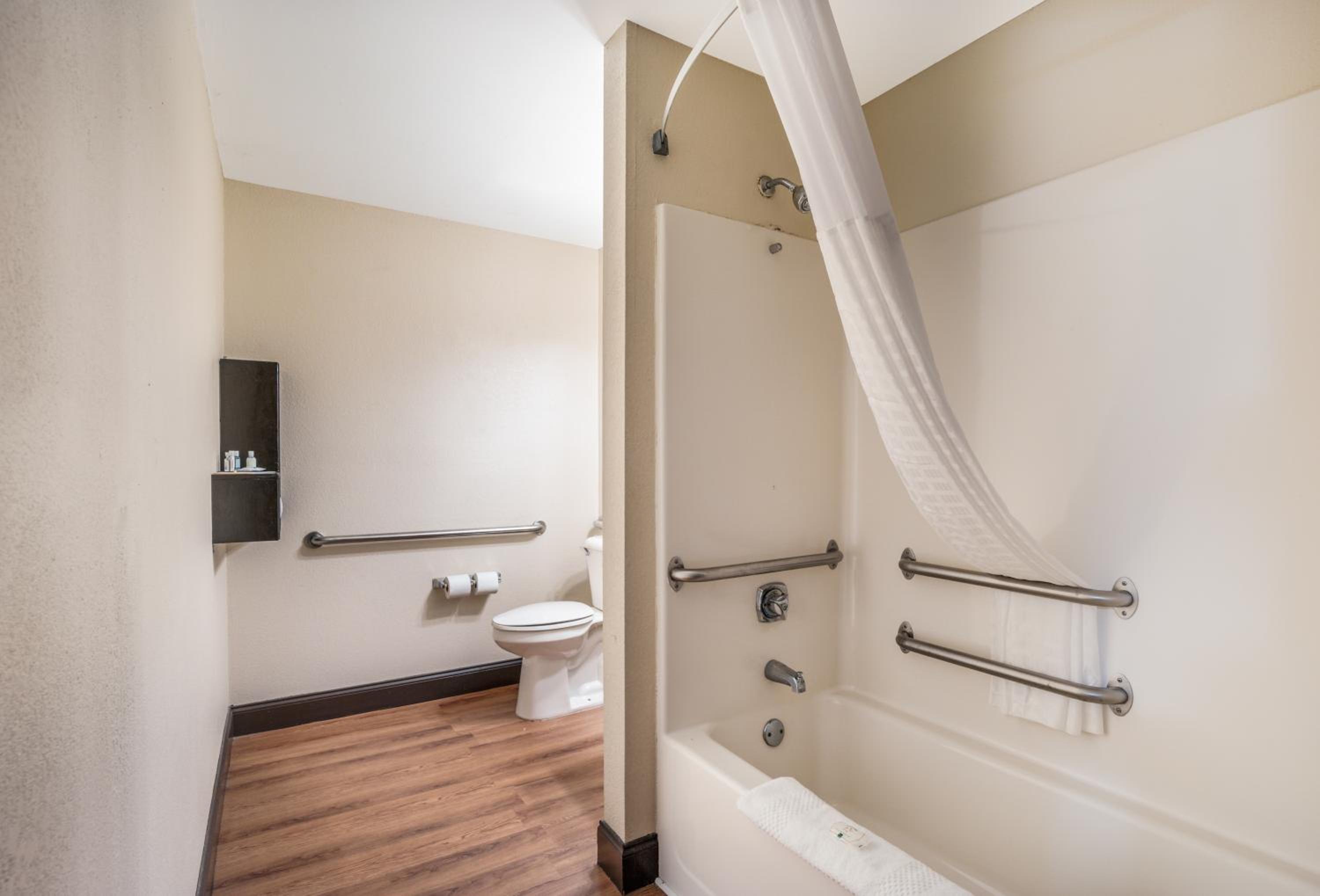King Room - Accessible/Non Smoking - Photo 2