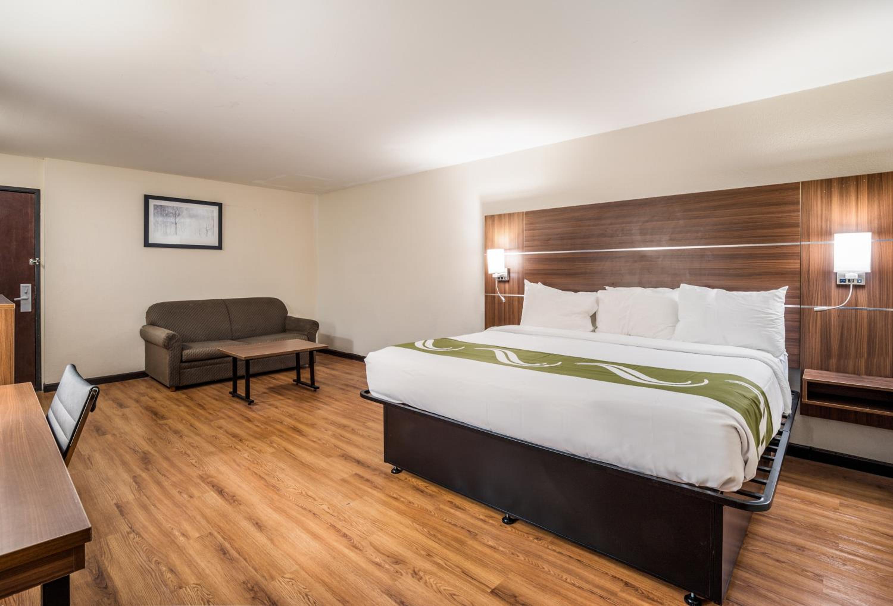 King Suite - Non Smoking - Photo 1