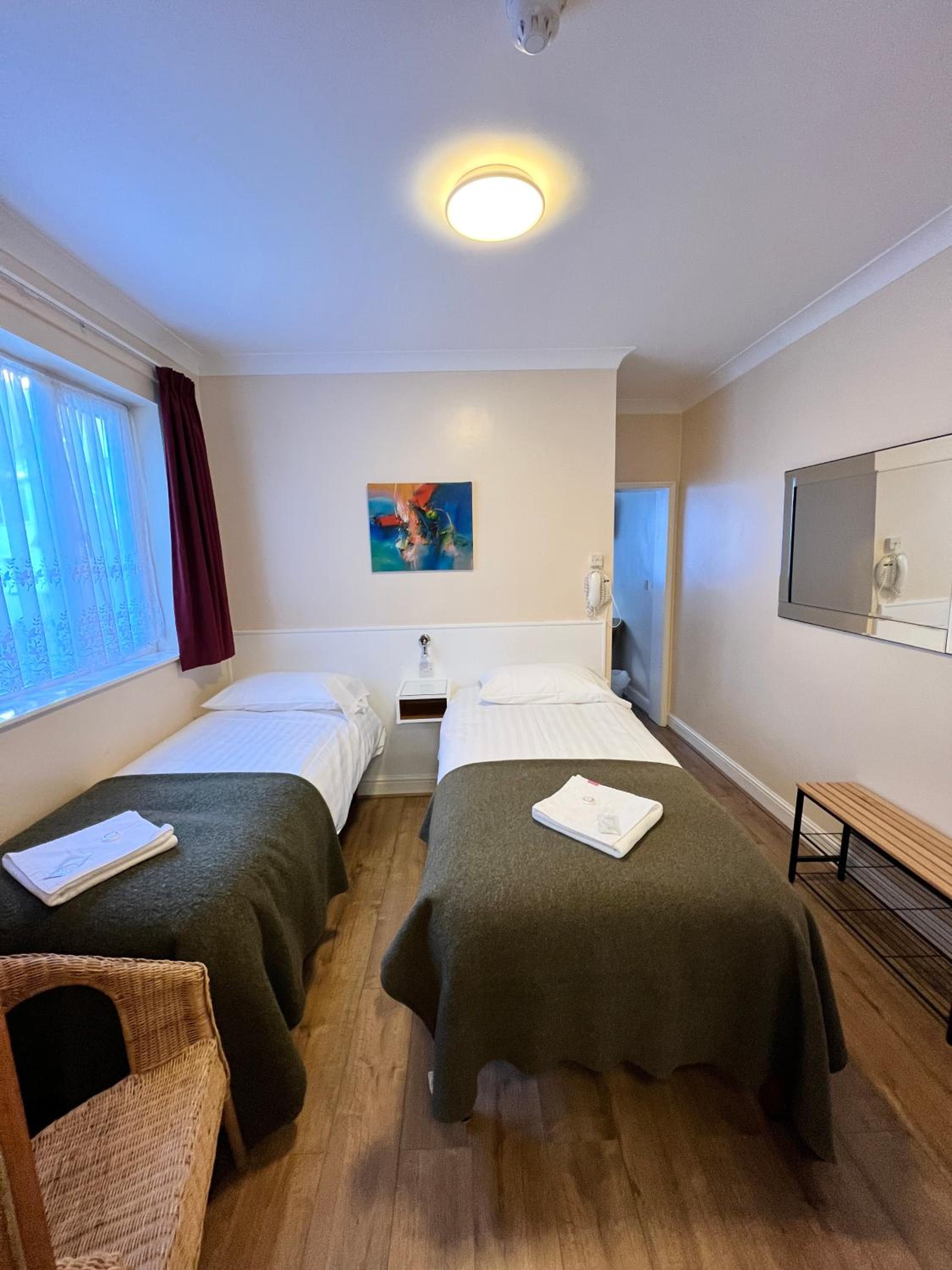 Quad Room with Private Bathroom photo 3