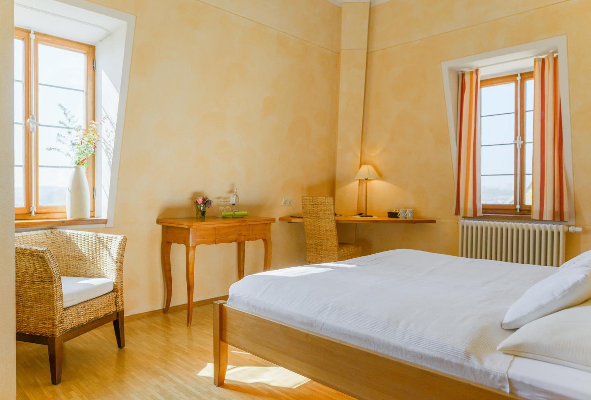 Double or Twin Room with View - Photo 3