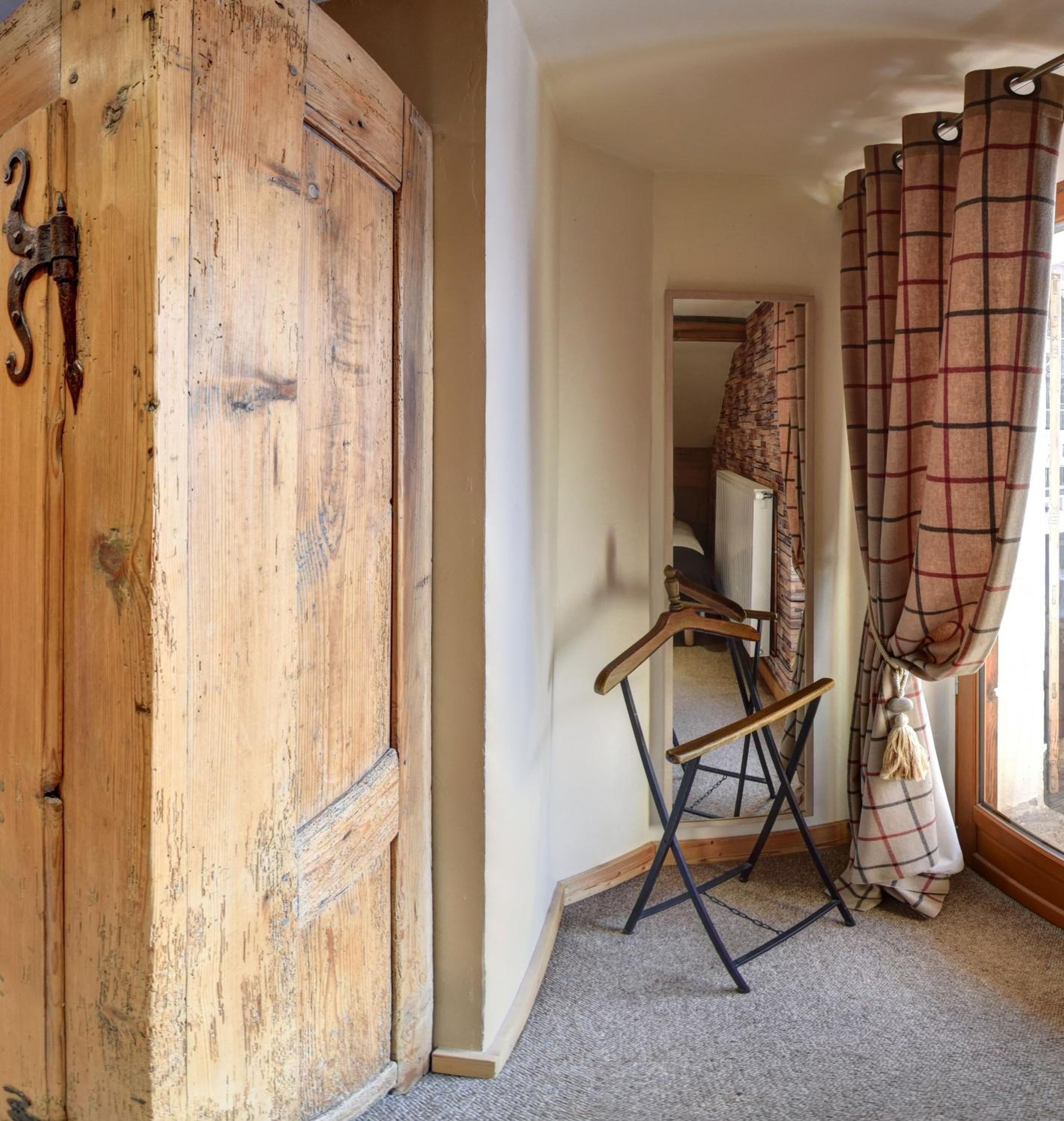 Superior Double or Twin Room with City View - Photo 2