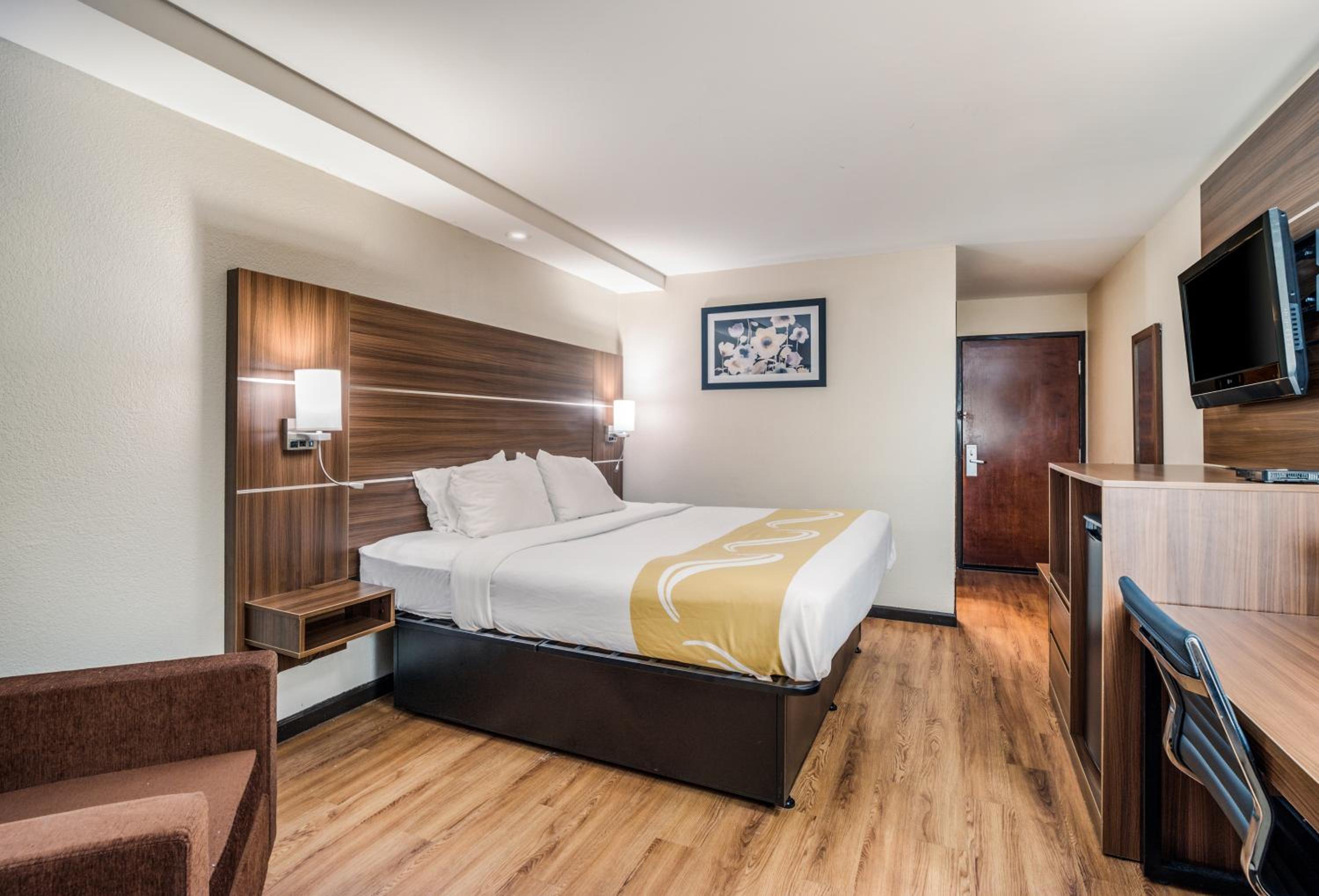 King Room - Accessible/Non Smoking - Photo 1