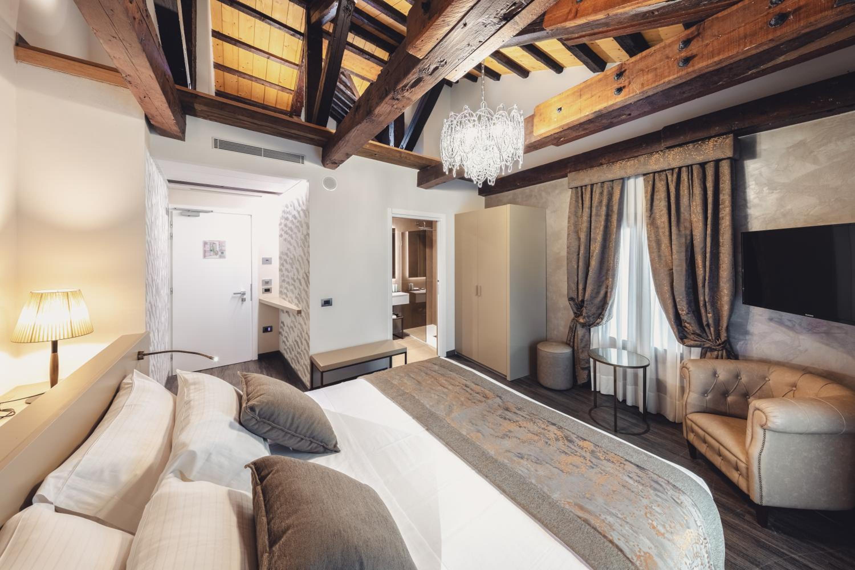 Deluxe King Zimmer