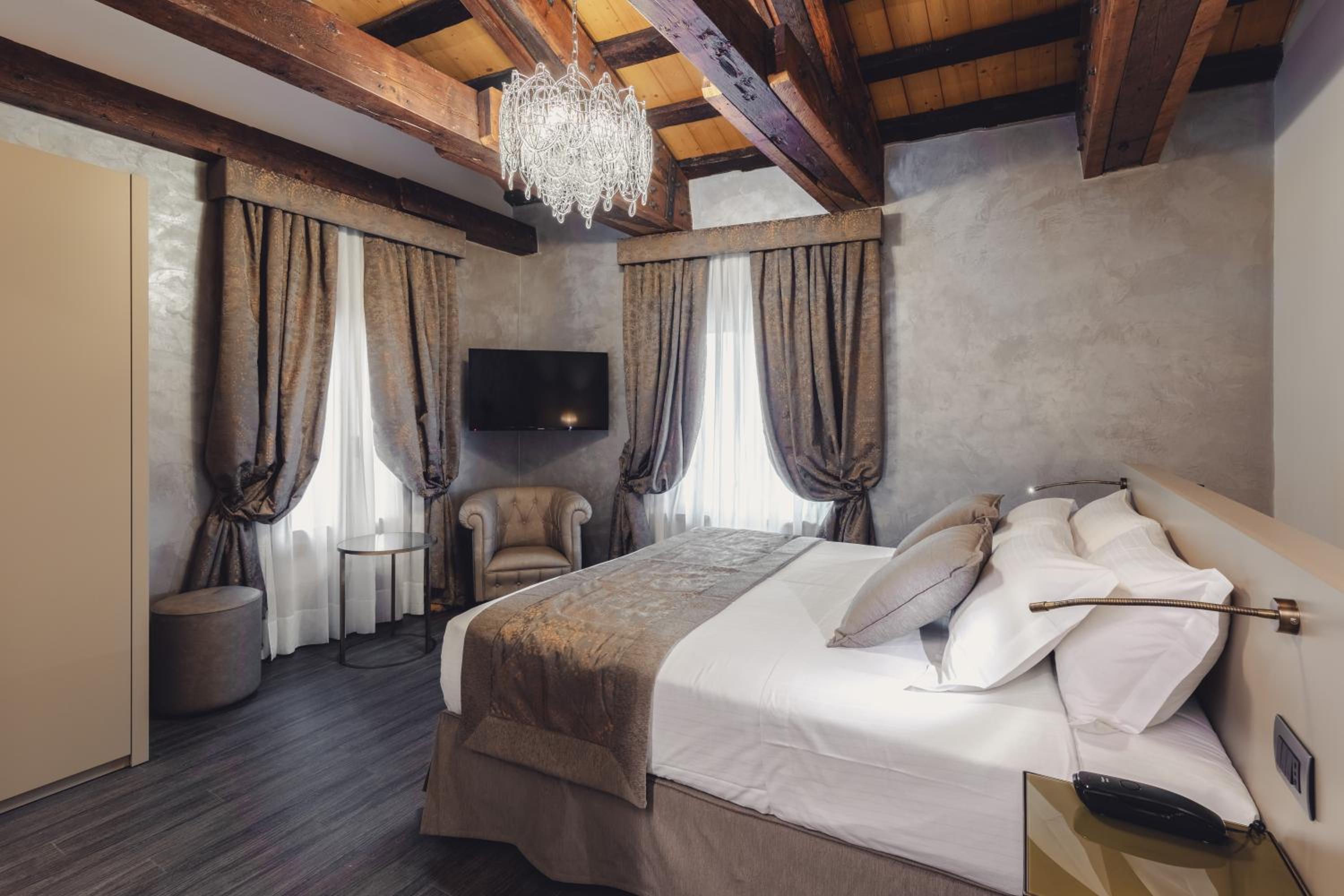 Deluxe King Zimmer