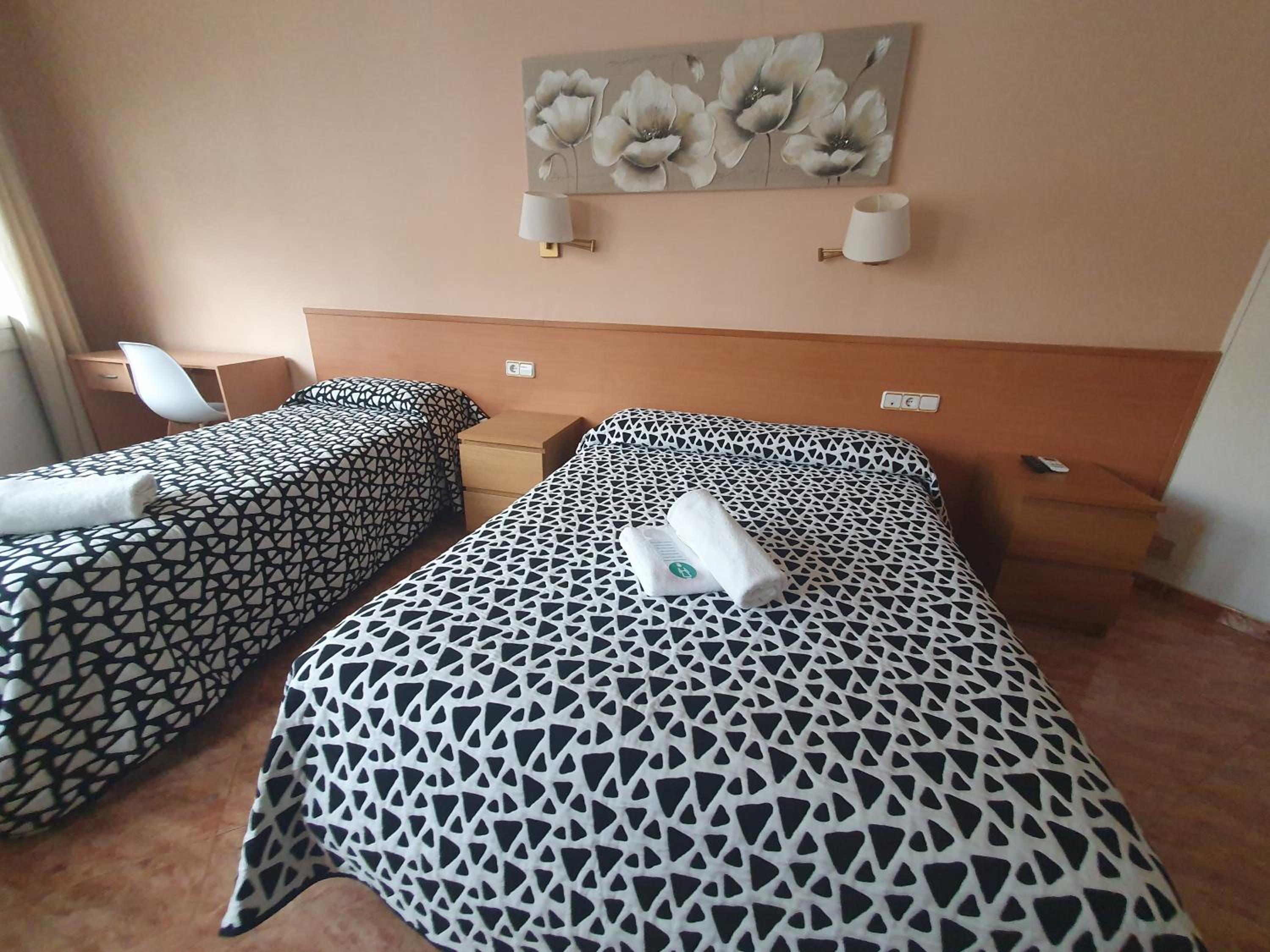 Triple Room with Private Bathroom photo 2