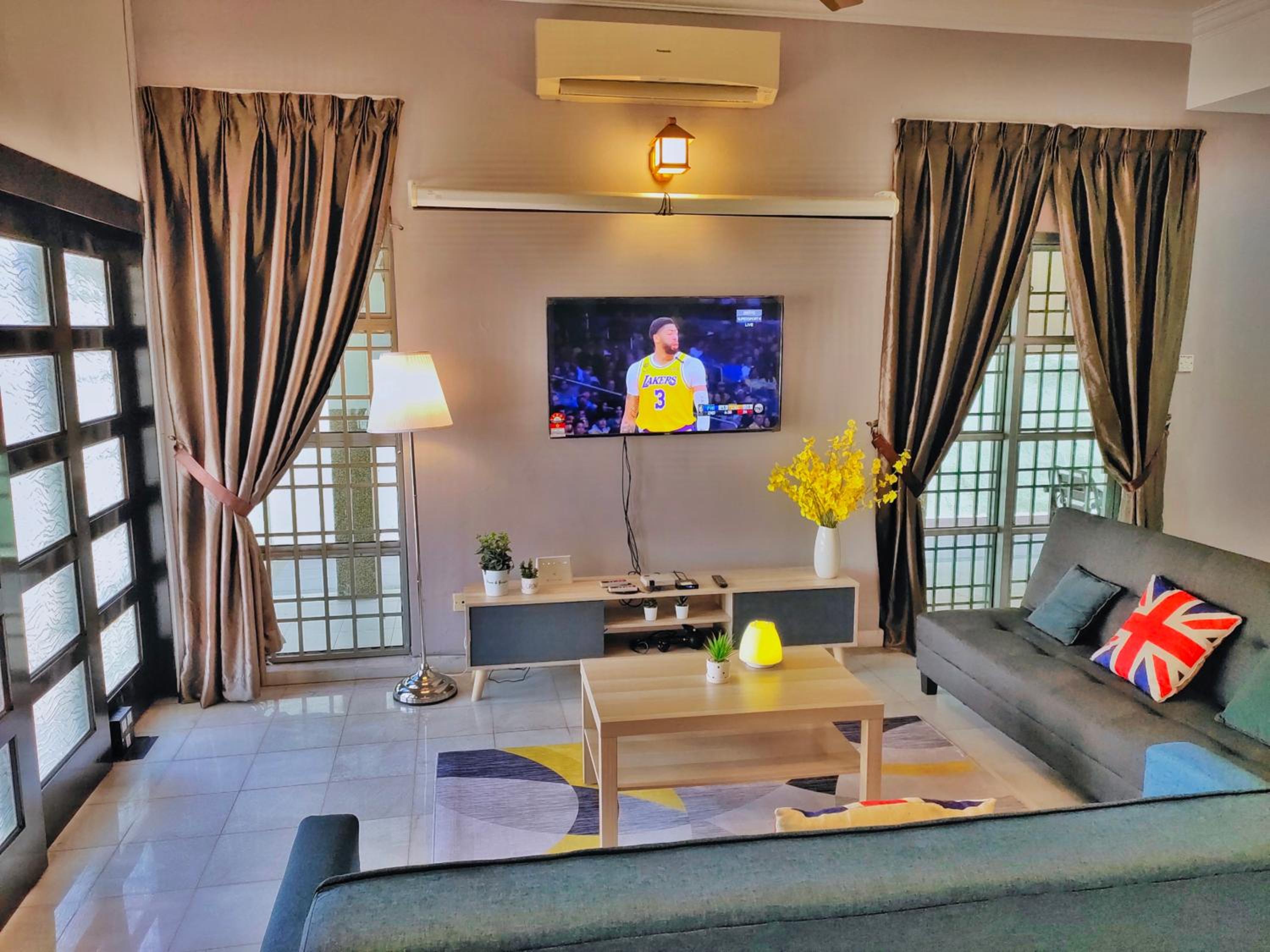 Four-Bedroom House photo 2
