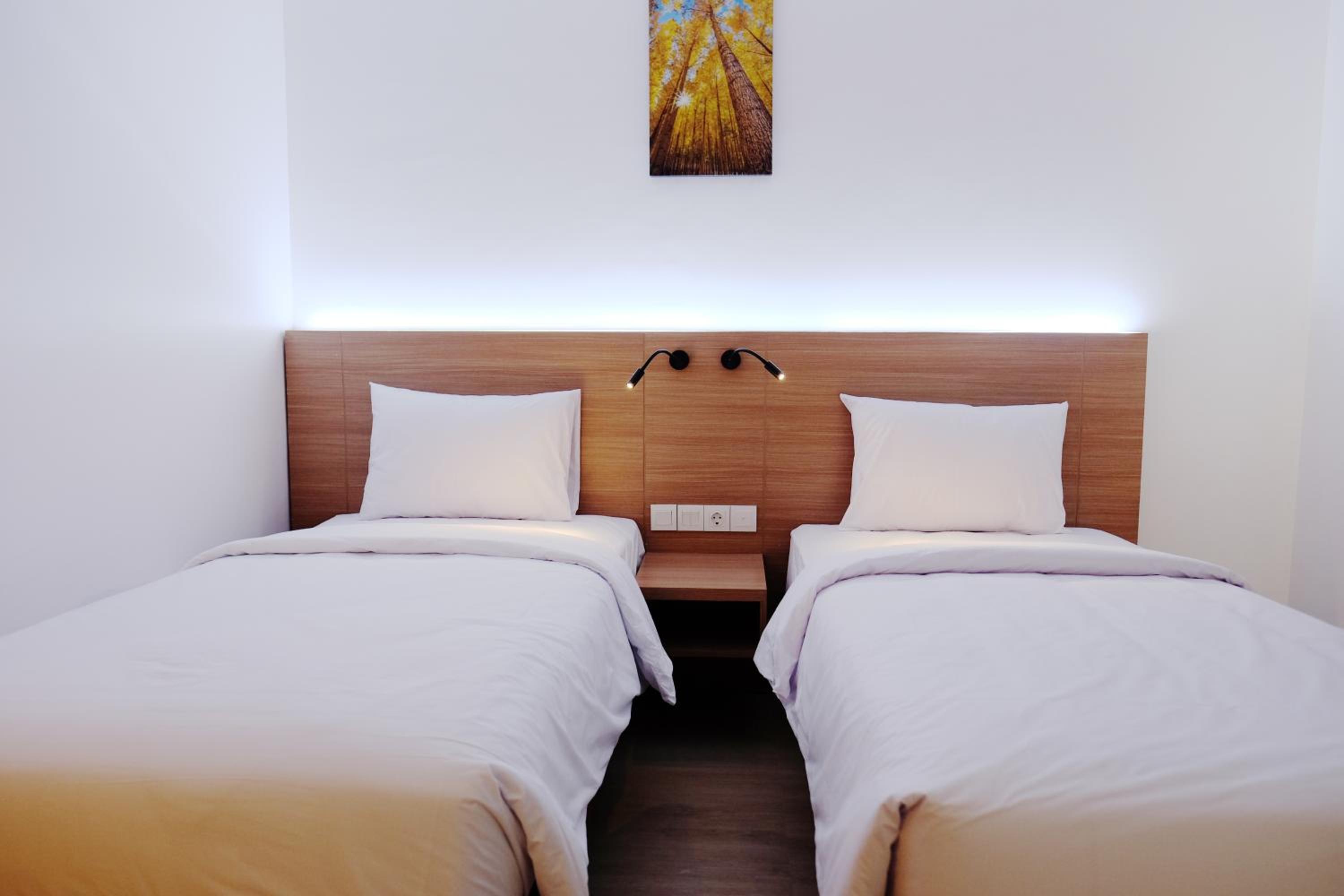 Standard Twin Room - Photo 1