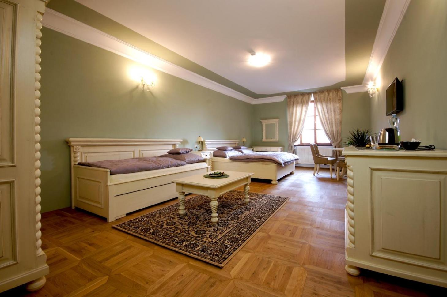Suite - Photo 1