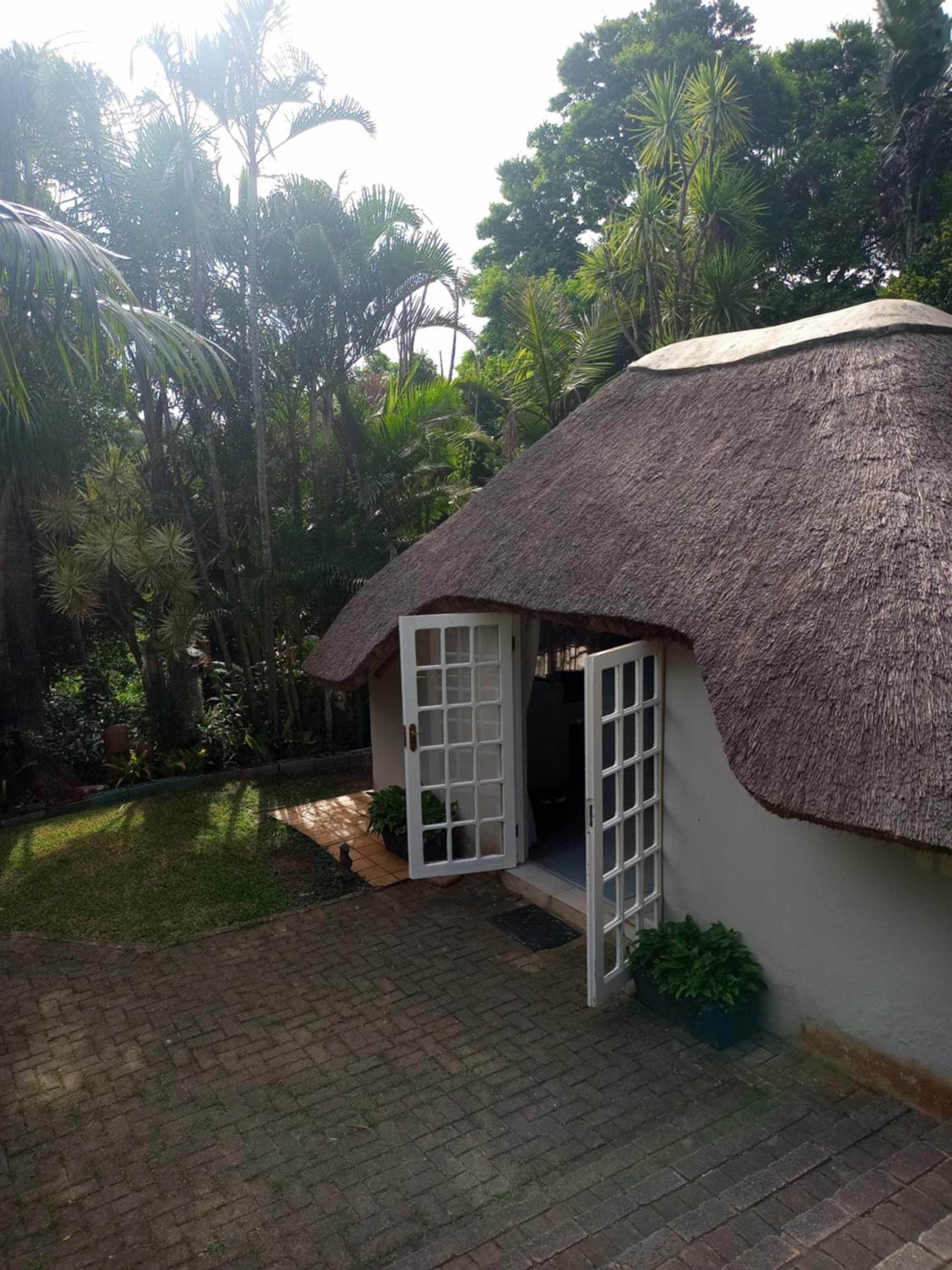 Triple Room with Pool View - Photo 2