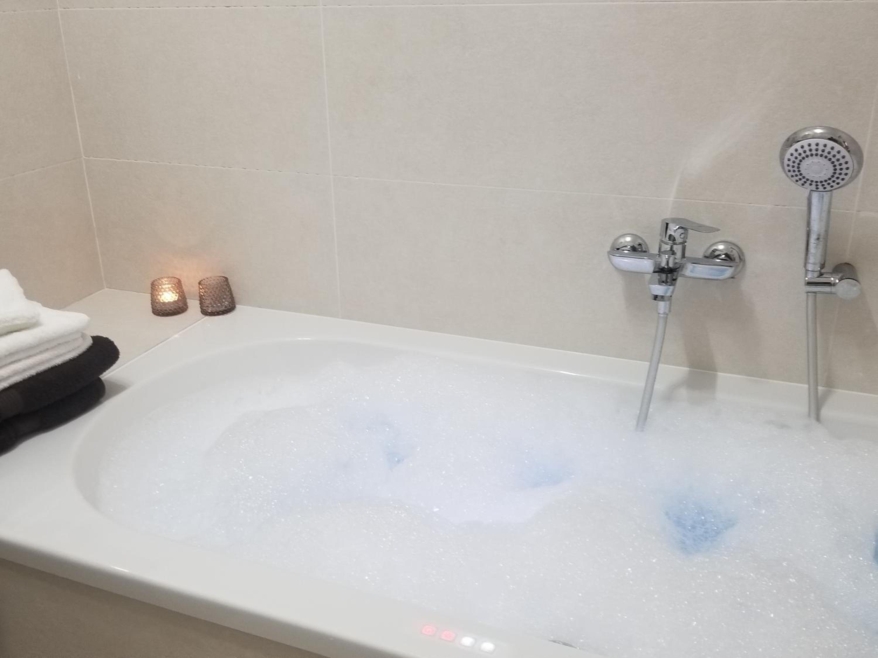 Deluxe Room - Photo 6