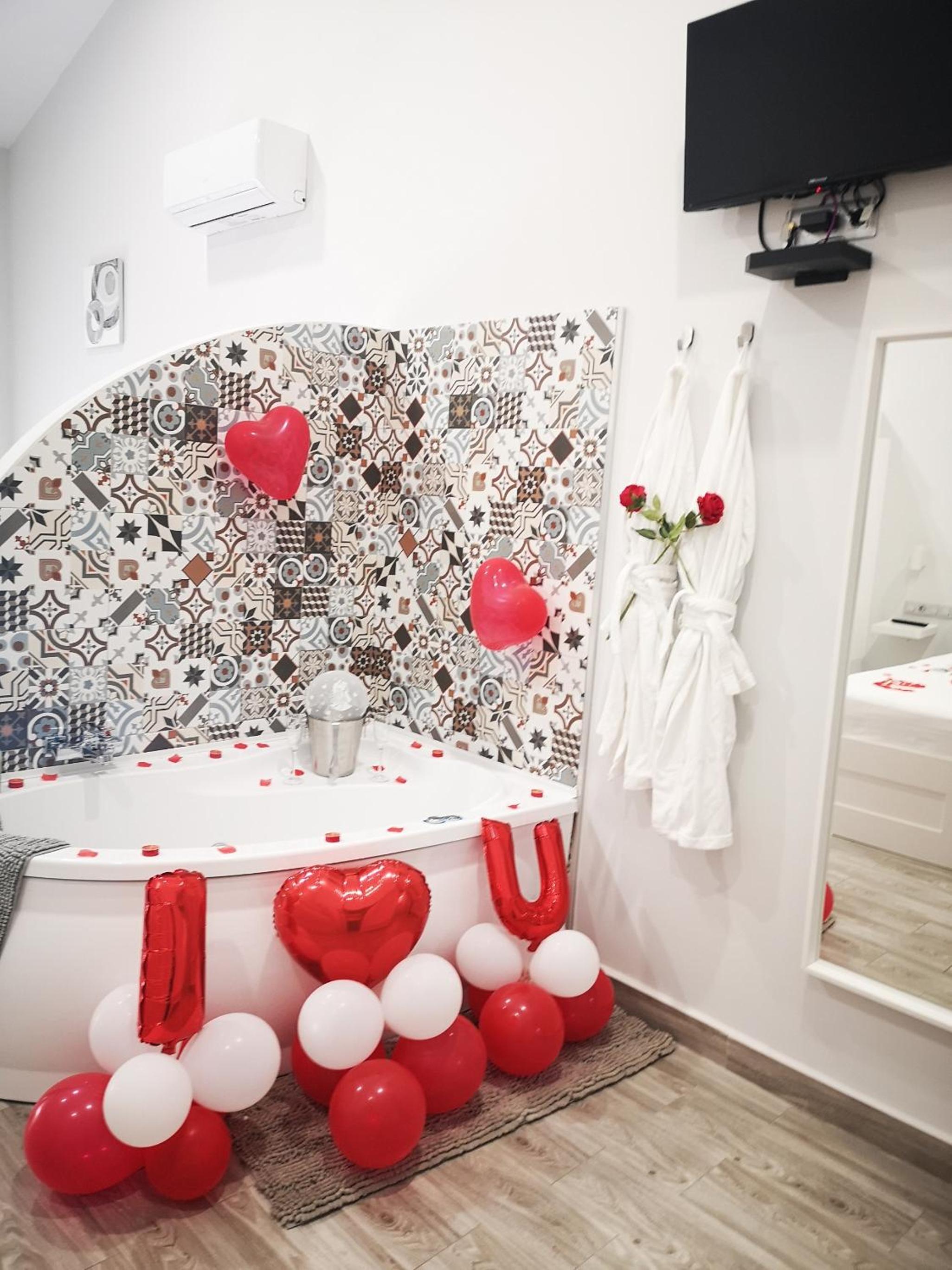 Deluxe Suite with Jacuzzi - Venus - Photo 4
