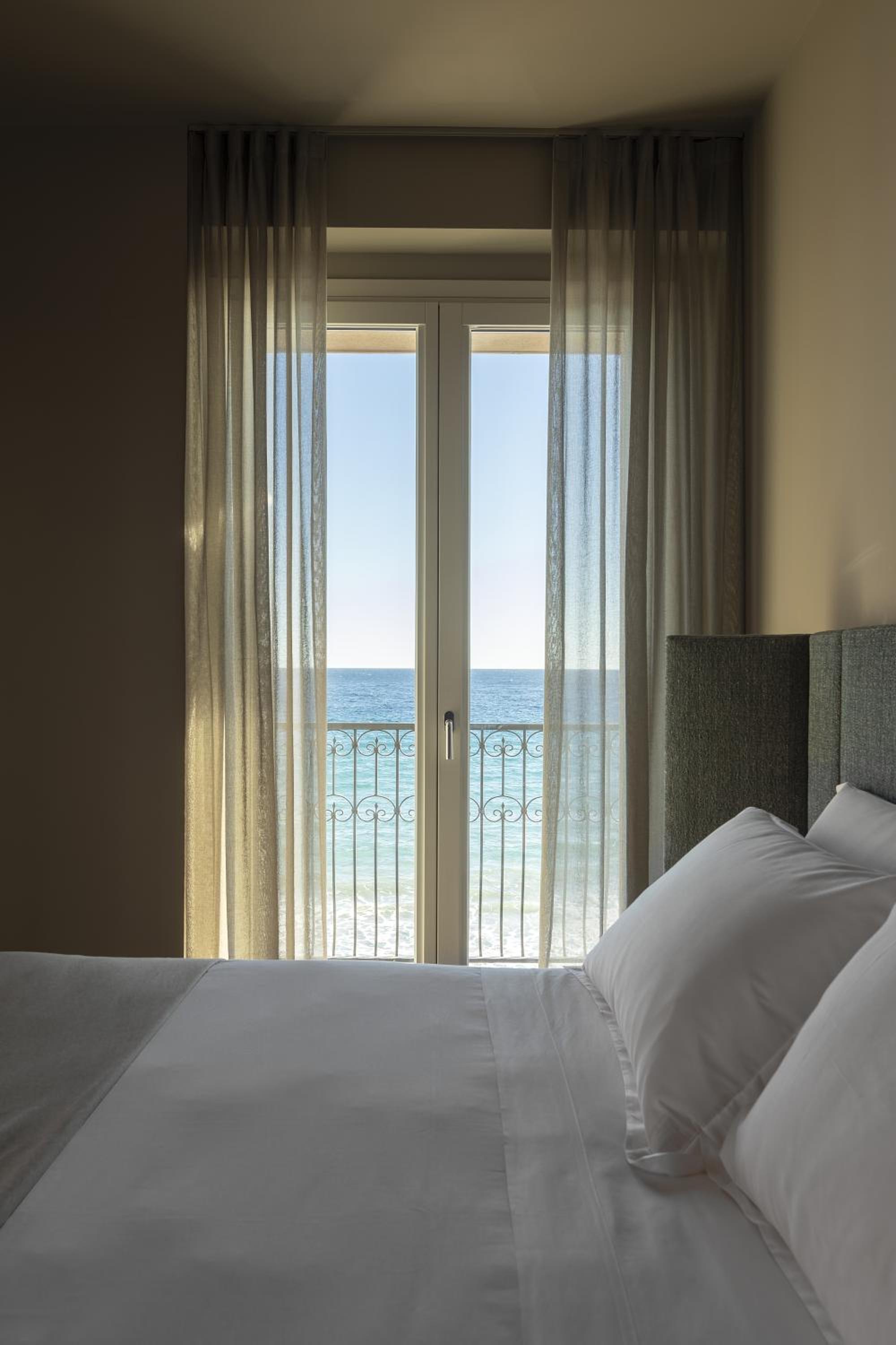 Deluxe Double Room with Balcony and Sea View photo 3