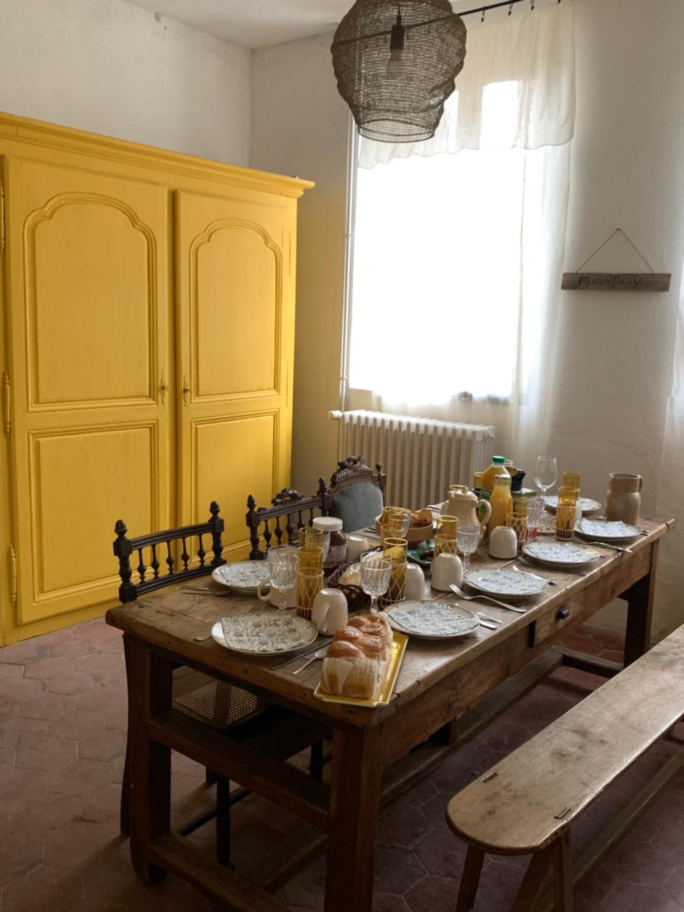 Five-Bedroom House - Photo 2