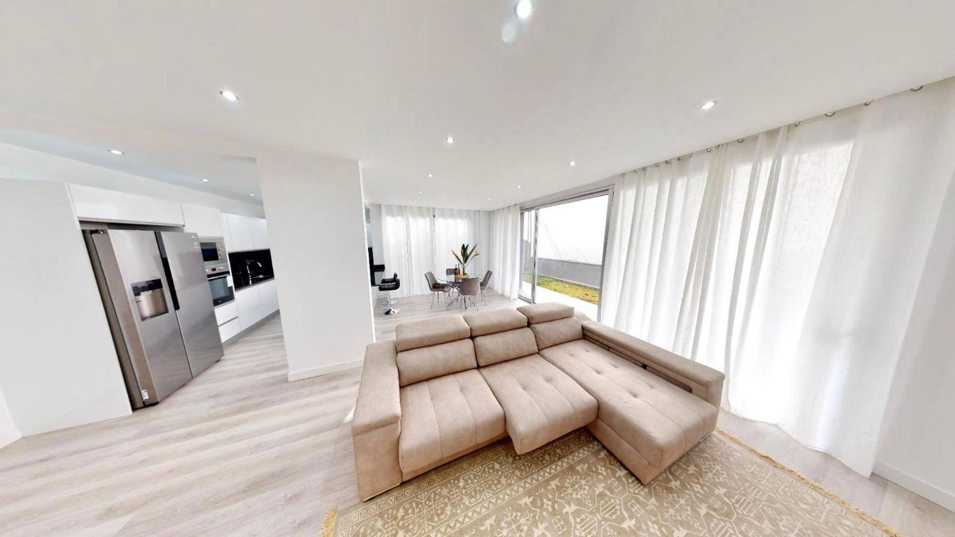 Three-Bedroom Villa photo 1
