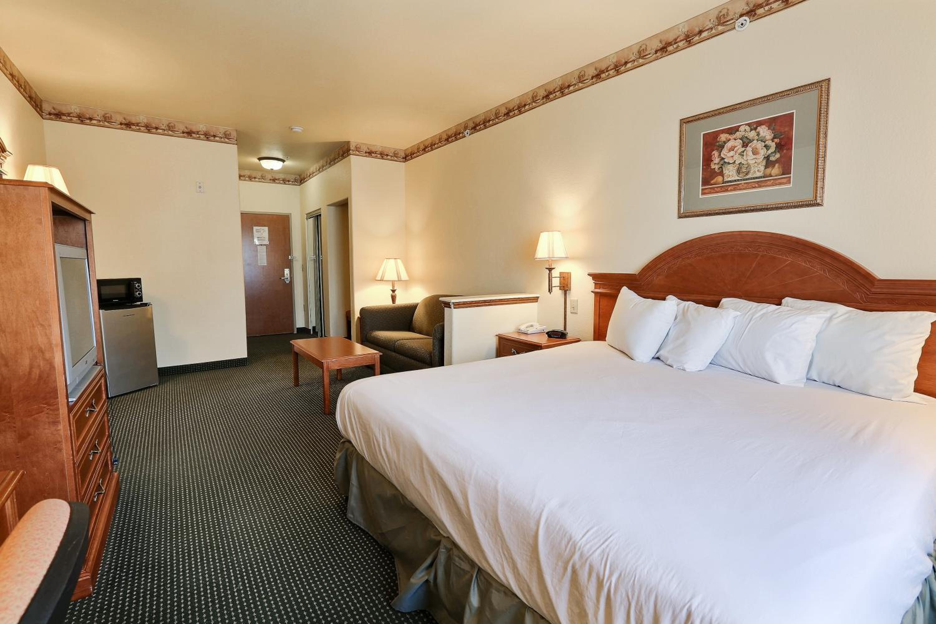 King Room - Non-Smoking - Photo 4