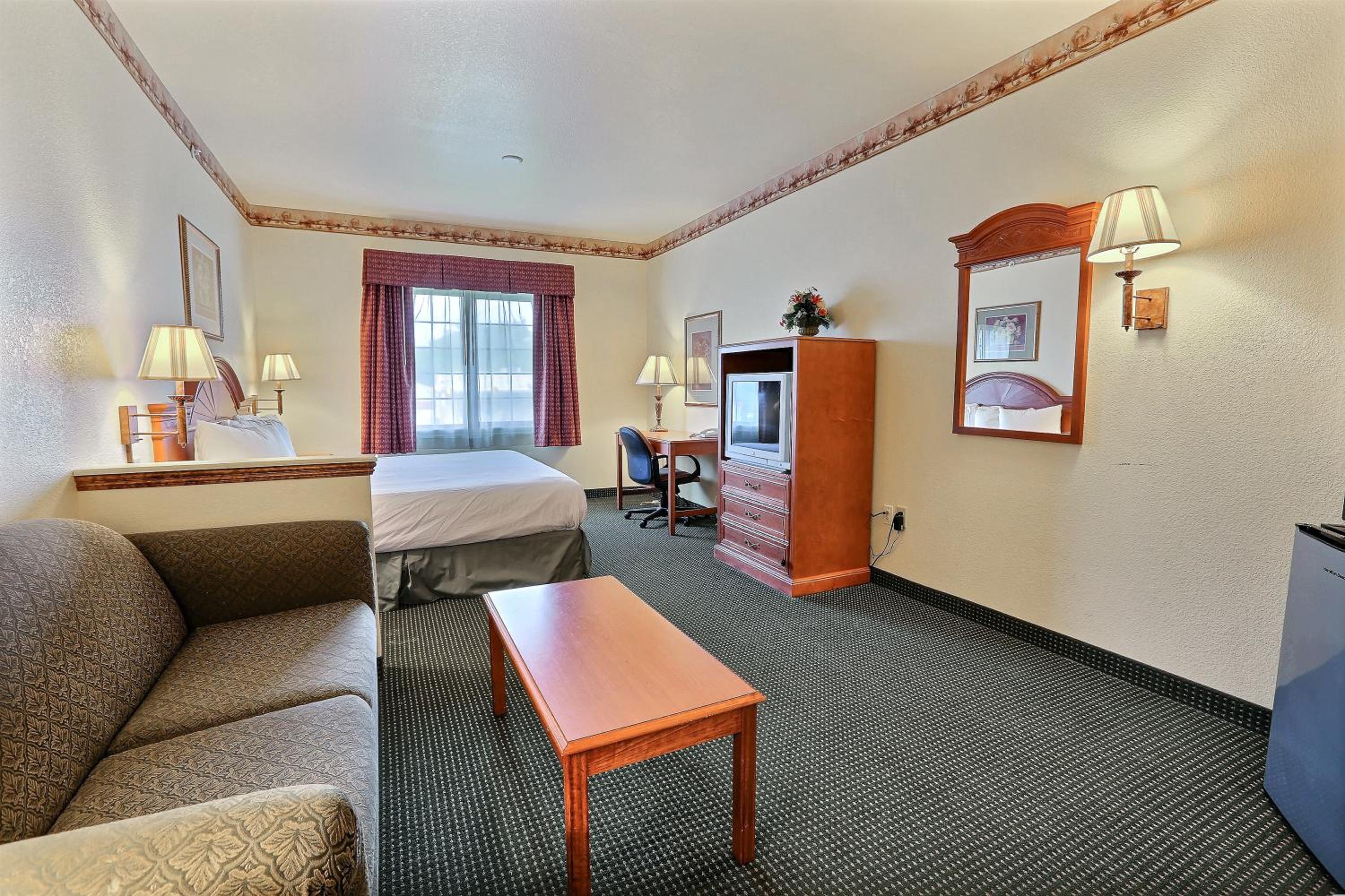 King Room - Non-Smoking - Photo 3