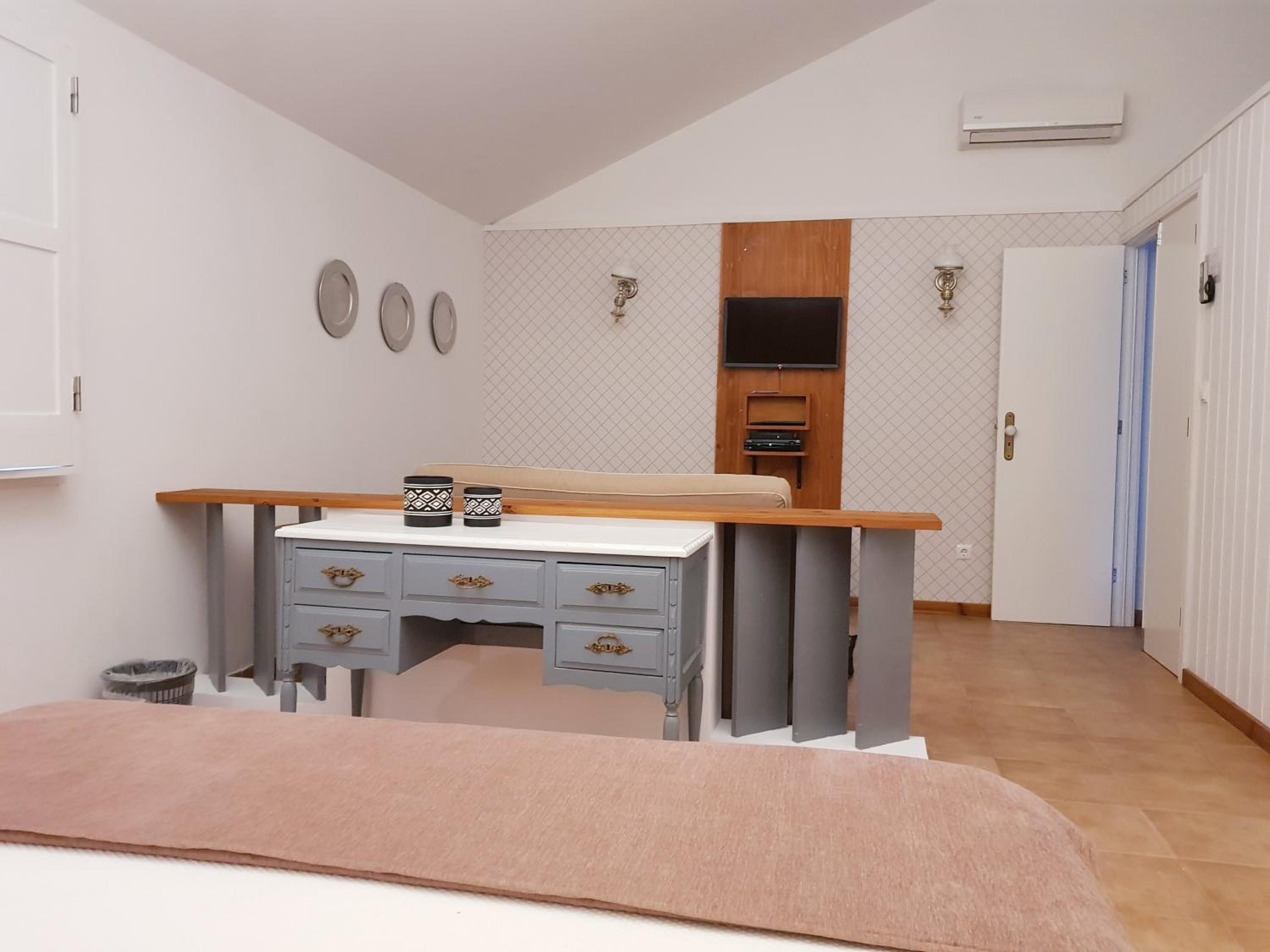 One-Bedroom House photo 2