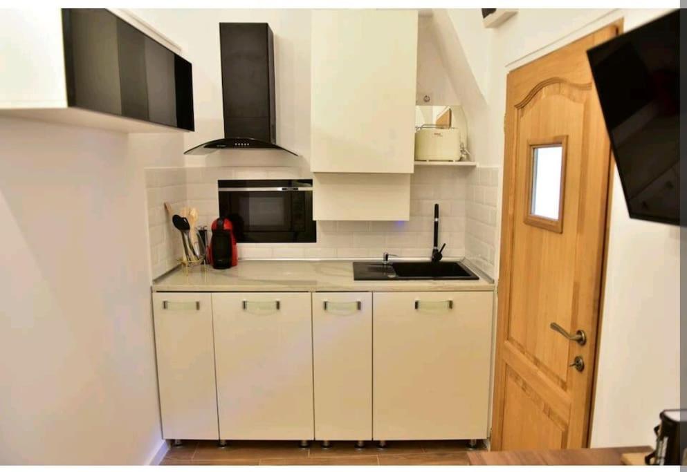 One-Bedroom Apartment - Photo 11