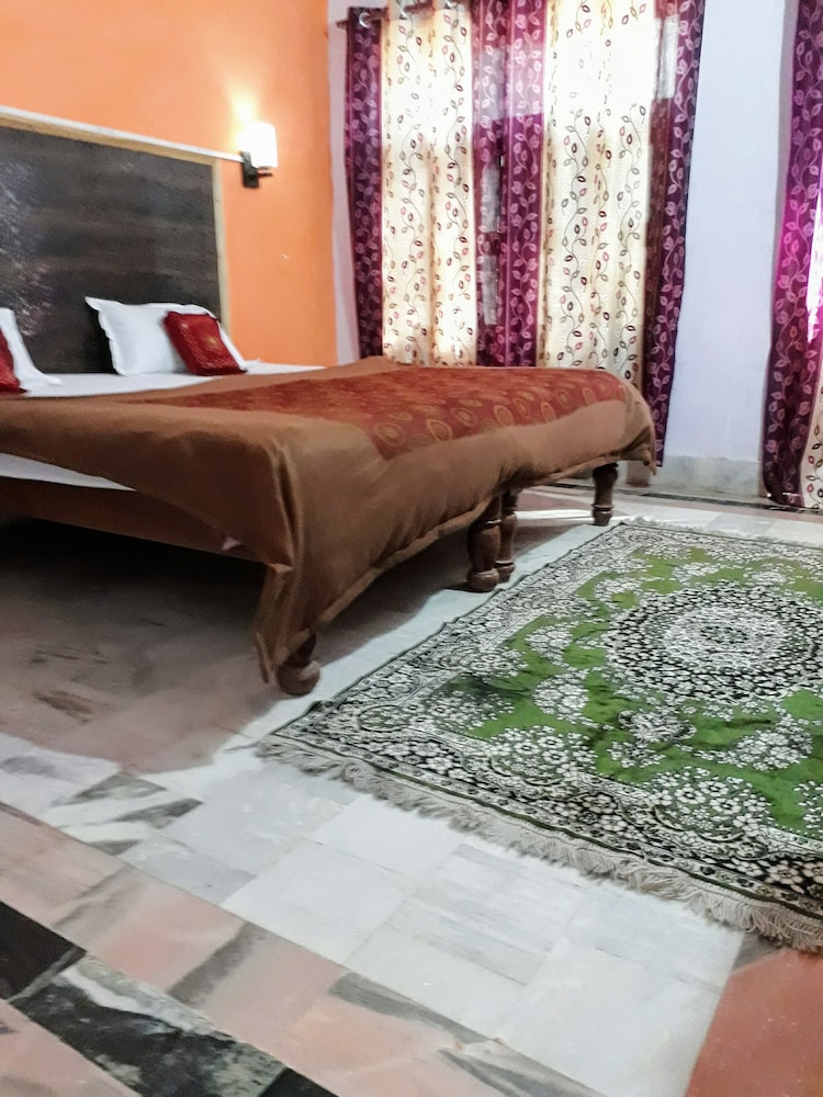 Basic Double or Twin Room, 1 King Bed, Non Smoking, Garden View photo 2