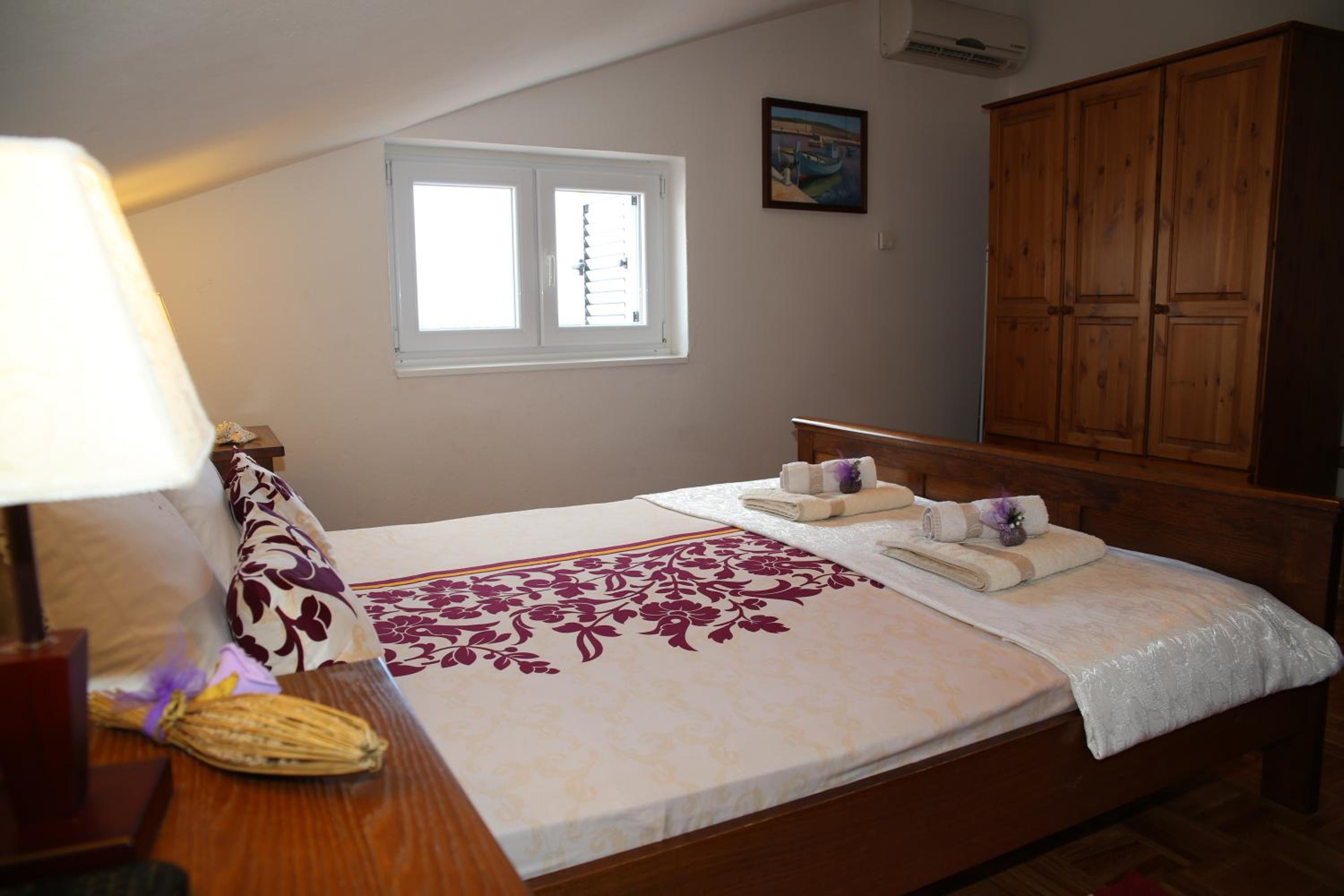 Two-Bedroom Apartment with Balcony and Sea View - Photo 6