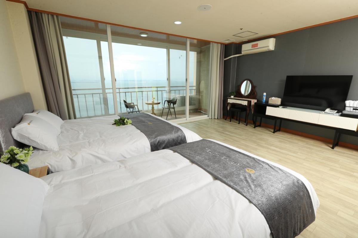 Deluxe Twin Room with Sea View