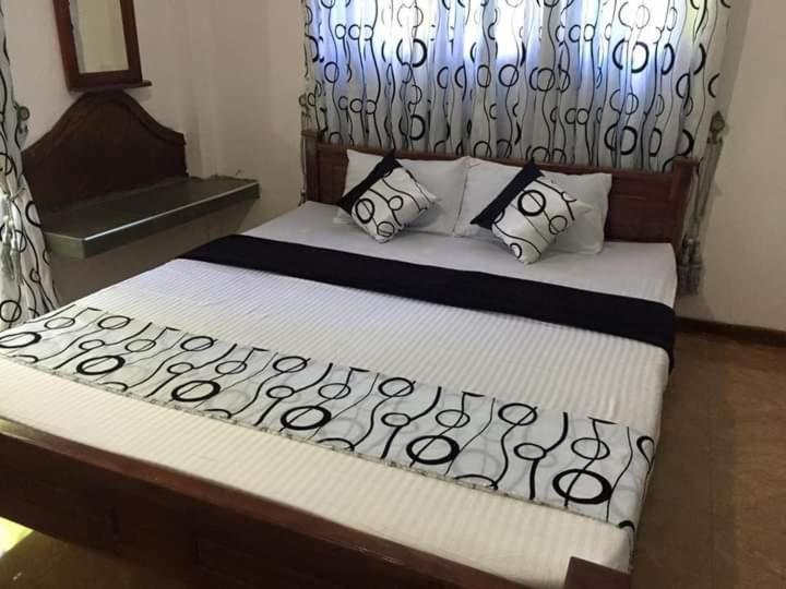 Standard Double Room - Photo 13