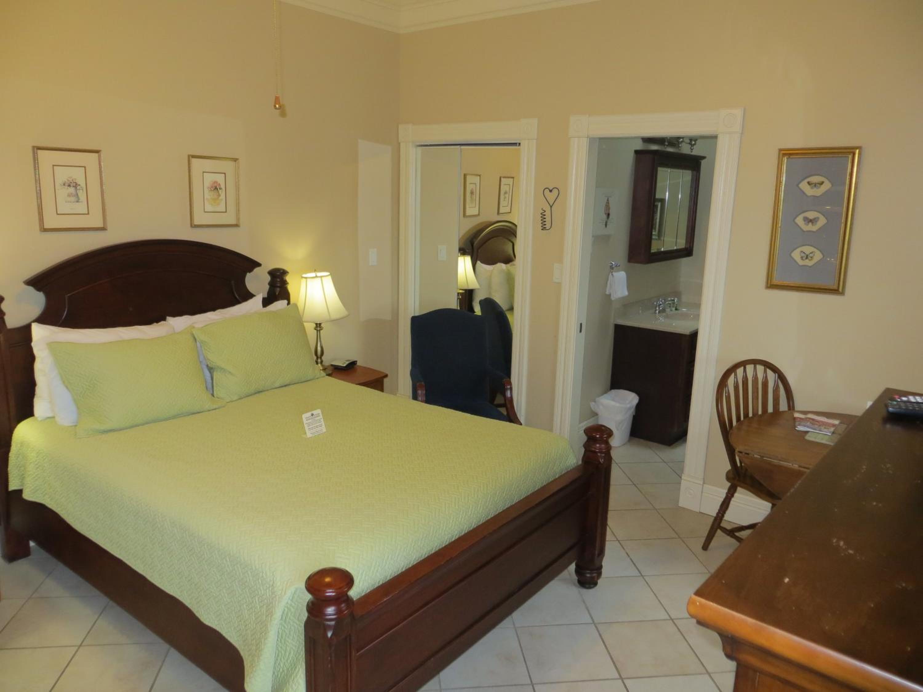 Queen Suite photo 2