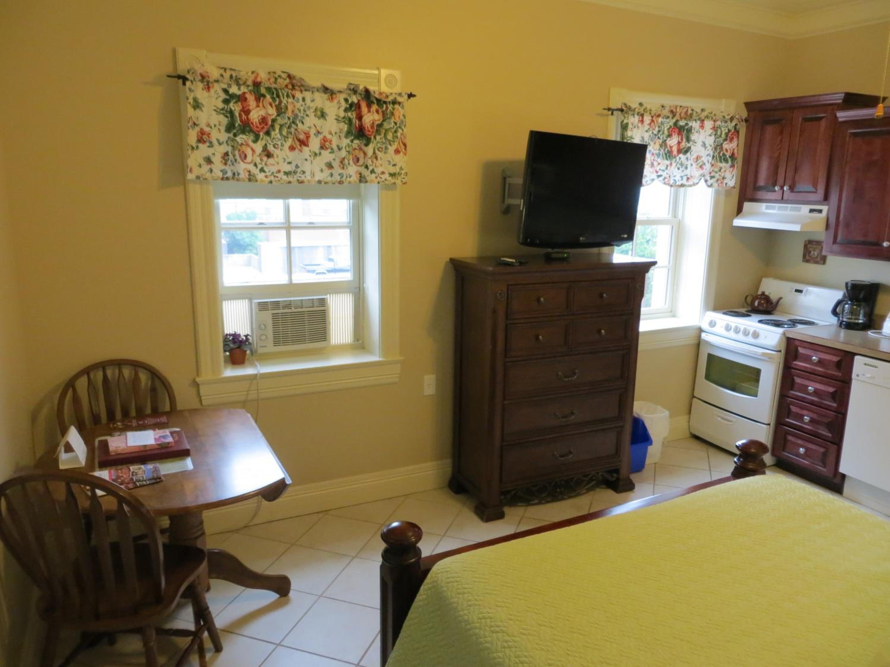 Queen Suite photo 1