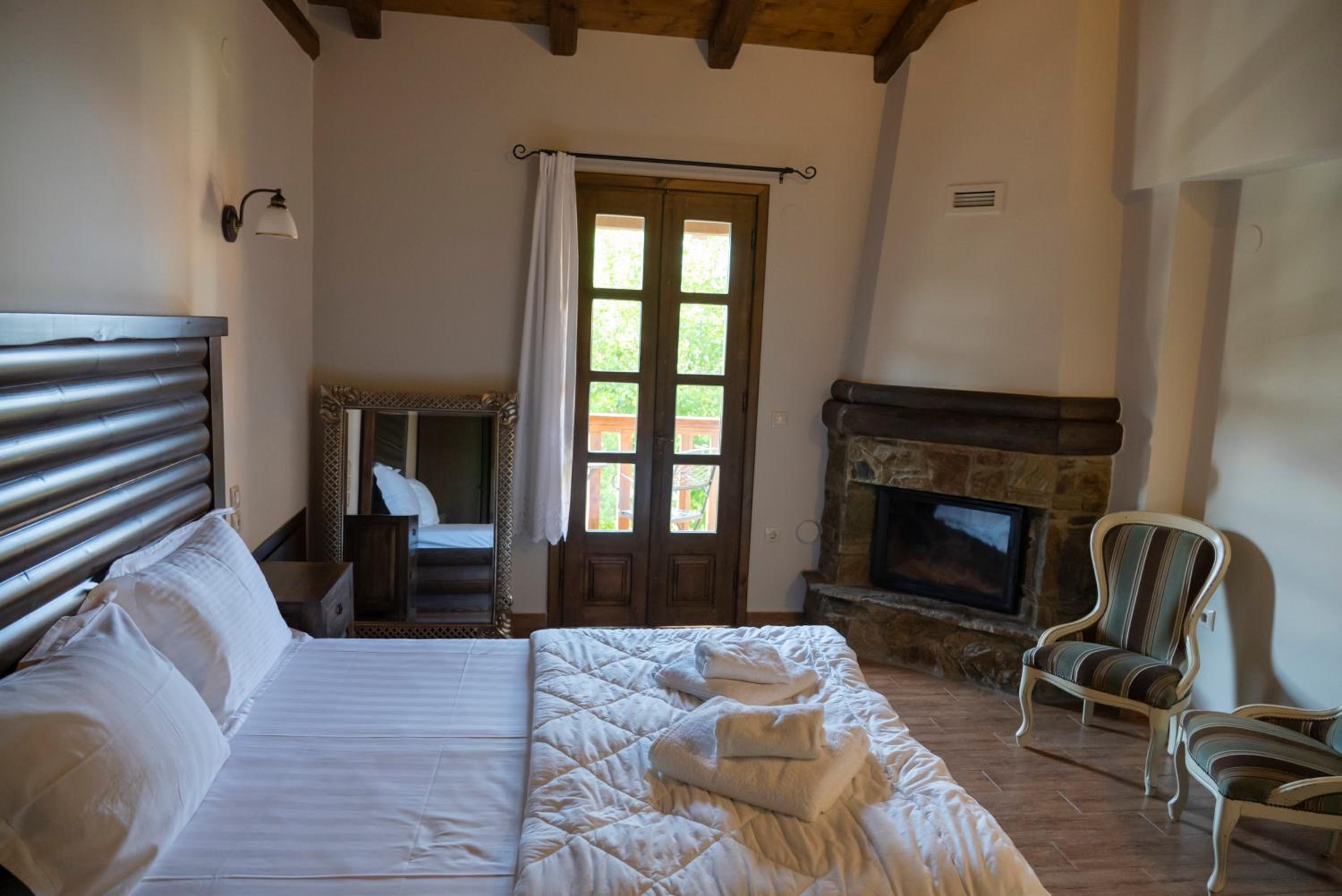 Deluxe Double Room photo 2