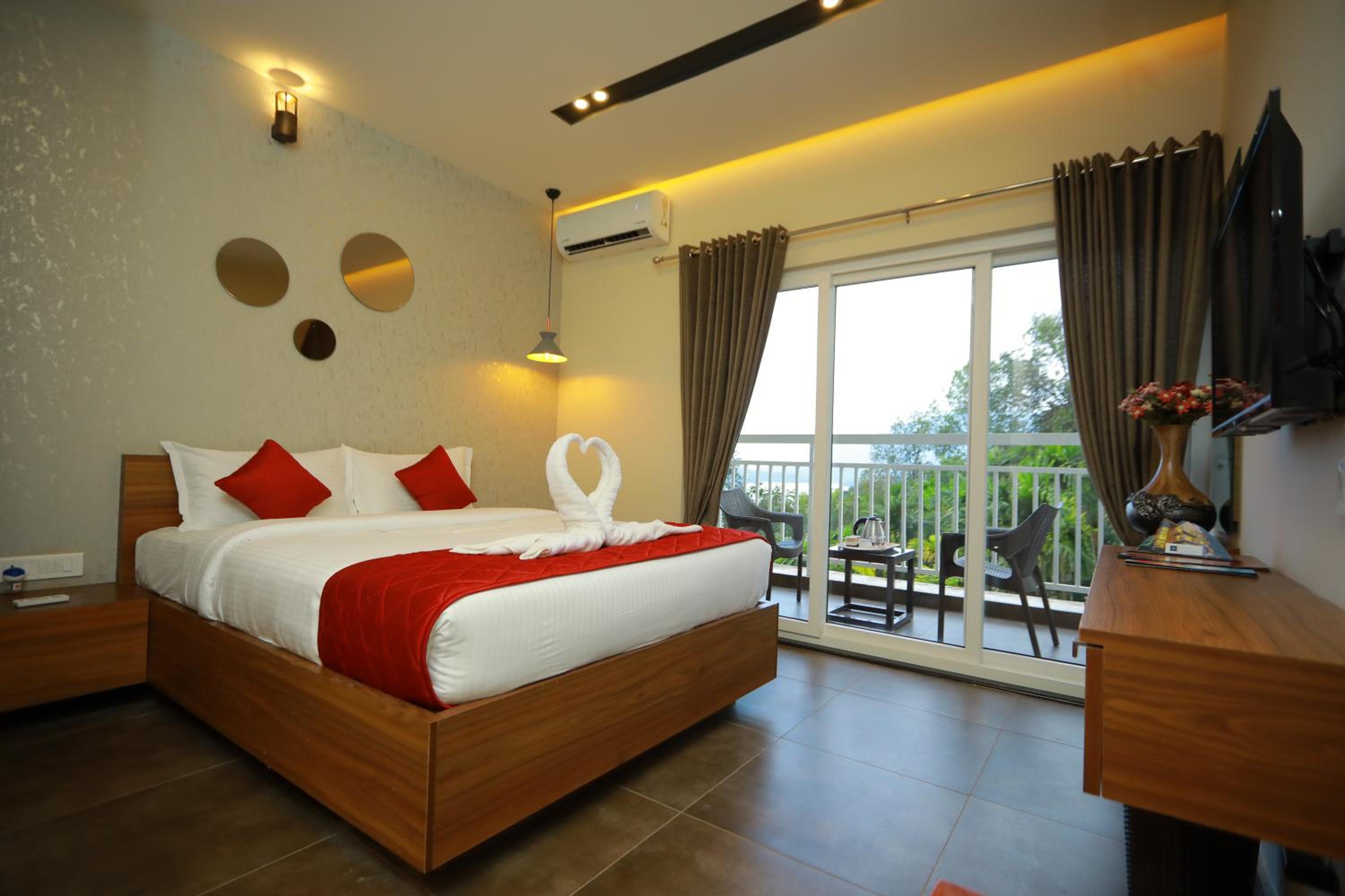 Double Room with Lake View - Photo 10