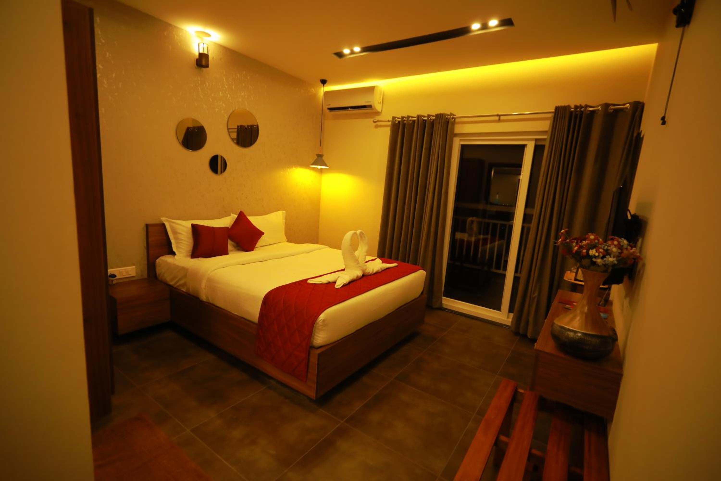 Double Room with Lake View - Photo 8