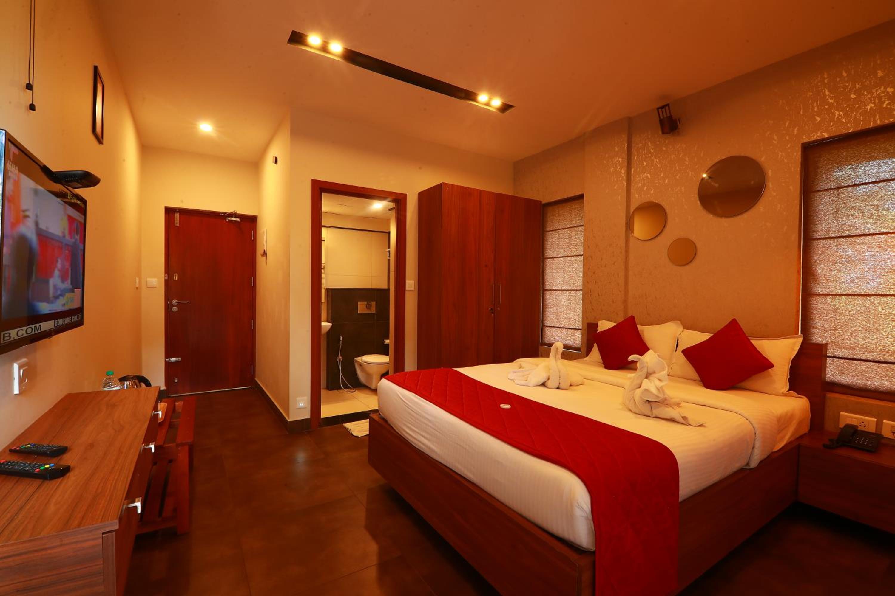 Double Room with Lake View - Photo 1