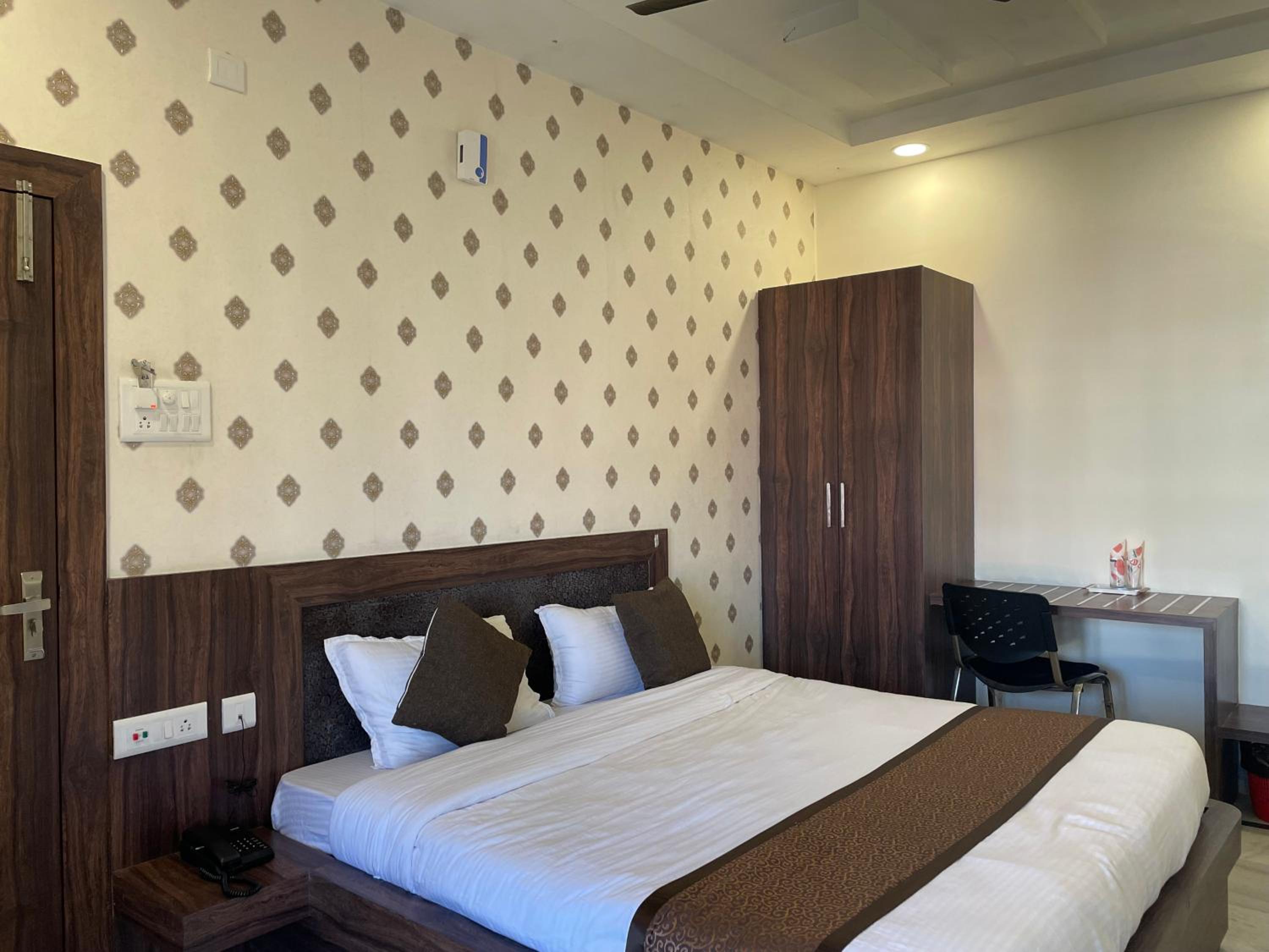 Deluxe Single Room